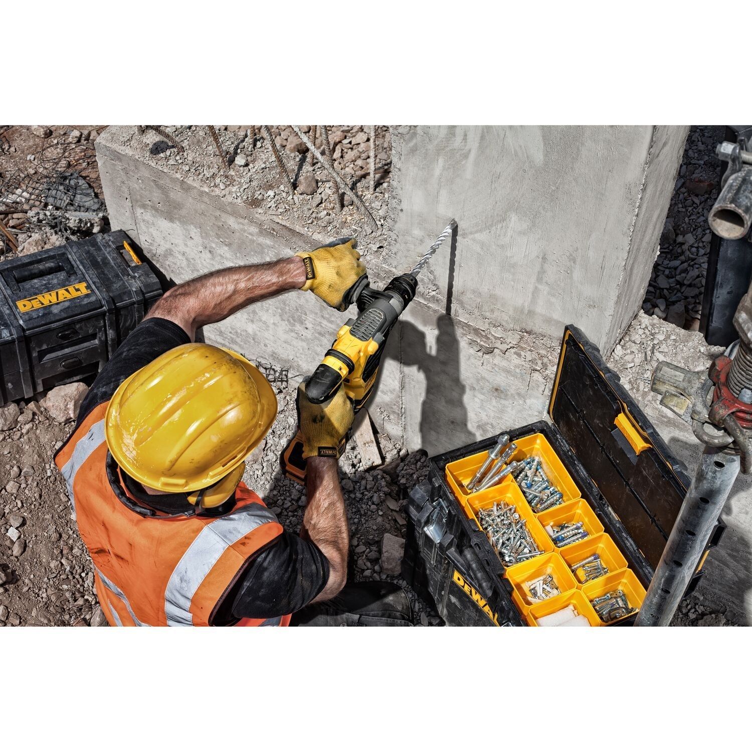 https://api.mastertools.nl/media/catalog/product/cache/4ac98b0d5e81b56bd000310ba88c60e0/d/e/dewalt-dt9532-boor-sds-extreme-2tm-8x310mm-5035048055076-mastertools_nl-5.jpg