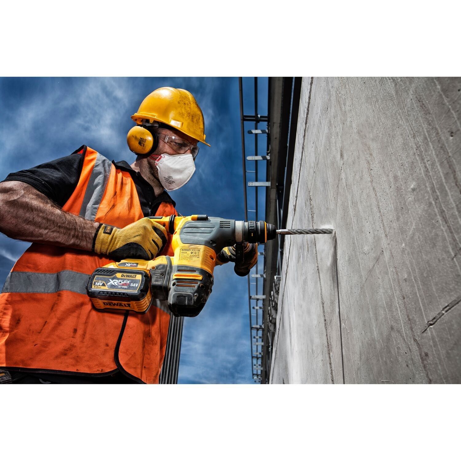 https://api.mastertools.nl/media/catalog/product/cache/4ac98b0d5e81b56bd000310ba88c60e0/d/e/dewalt-dt9555-boor-sds-extreme-2tm-12x300mm-5035048055304-mastertools_nl-2.jpg