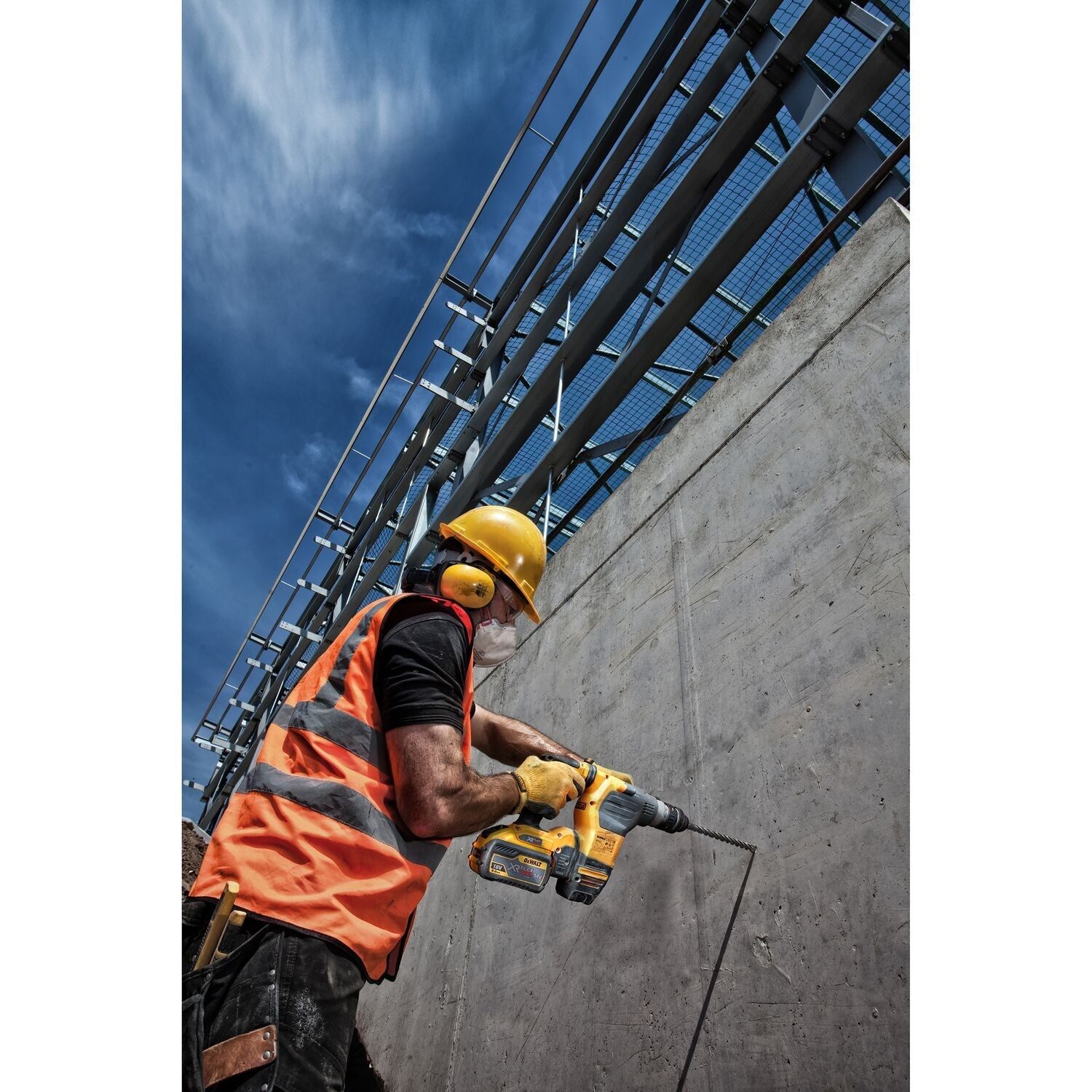 https://api.mastertools.nl/media/catalog/product/cache/4ac98b0d5e81b56bd000310ba88c60e0/d/e/dewalt-dt9555-boor-sds-extreme-2tm-12x300mm-5035048055304-mastertools_nl-3.jpg