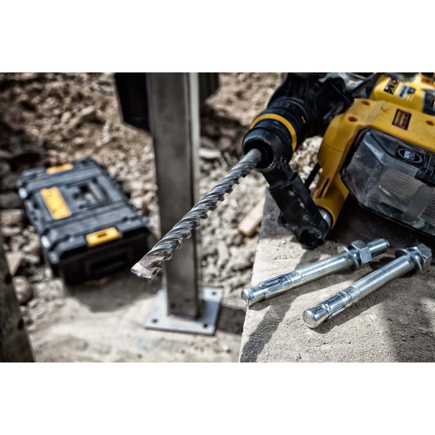 https://api.mastertools.nl/media/catalog/product/cache/4ac98b0d5e81b56bd000310ba88c60e0/d/e/dewalt-dt9555-boor-sds-extreme-2tm-12x300mm-5035048055304-mastertools_nl-6.jpg