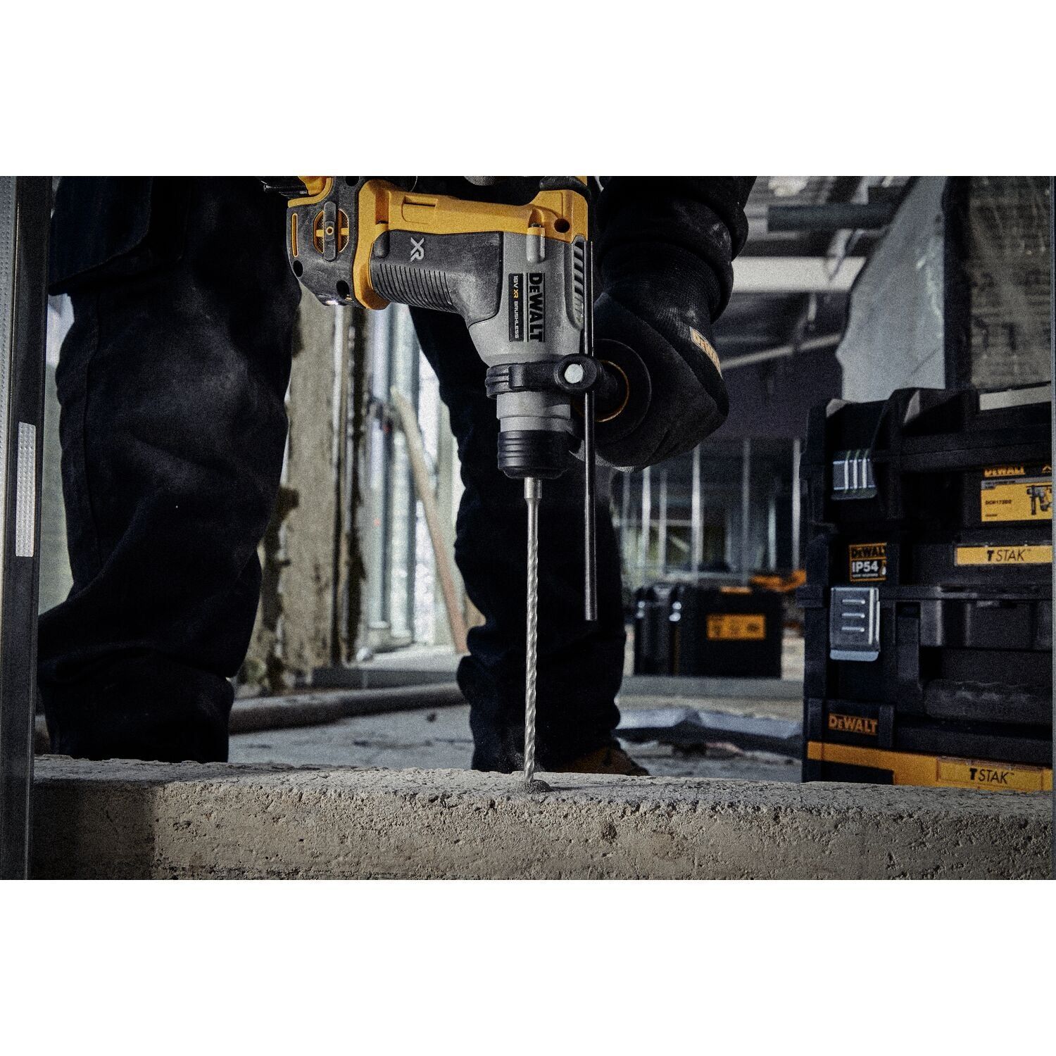 https://api.mastertools.nl/media/catalog/product/cache/4ac98b0d5e81b56bd000310ba88c60e0/d/e/dewalt-dt9621-boor-sds-extreme-2tm-6x310mm-5035048061862-mastertools_nl-8.jpg