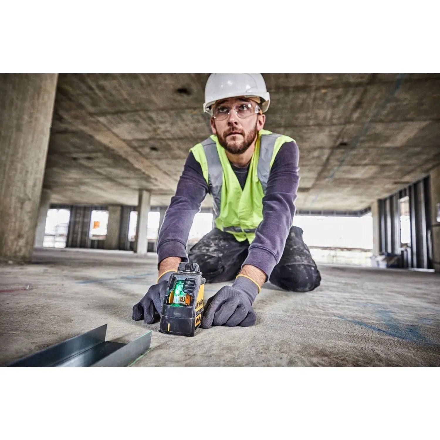 https://api.mastertools.nl/media/catalog/product/cache/4ac98b0d5e81b56bd000310ba88c60e0/d/e/dewalt-dw088cg-kruislijnlaser-groen-15mtr_-5035048669600-mastertools_nl-9.jpg