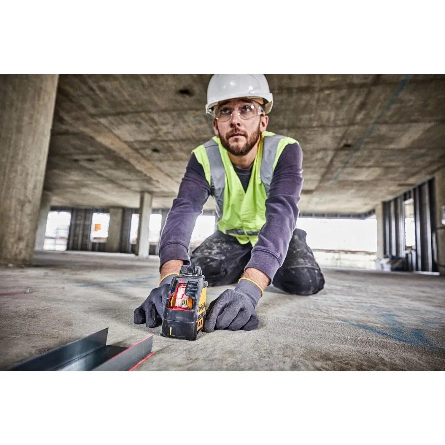 https://api.mastertools.nl/media/catalog/product/cache/4ac98b0d5e81b56bd000310ba88c60e0/d/e/dewalt-dw088k-zelfnivellerende-kruislijnlaser-2-stralen-rood-5035048338575-mastertools_nl-10.jpg
