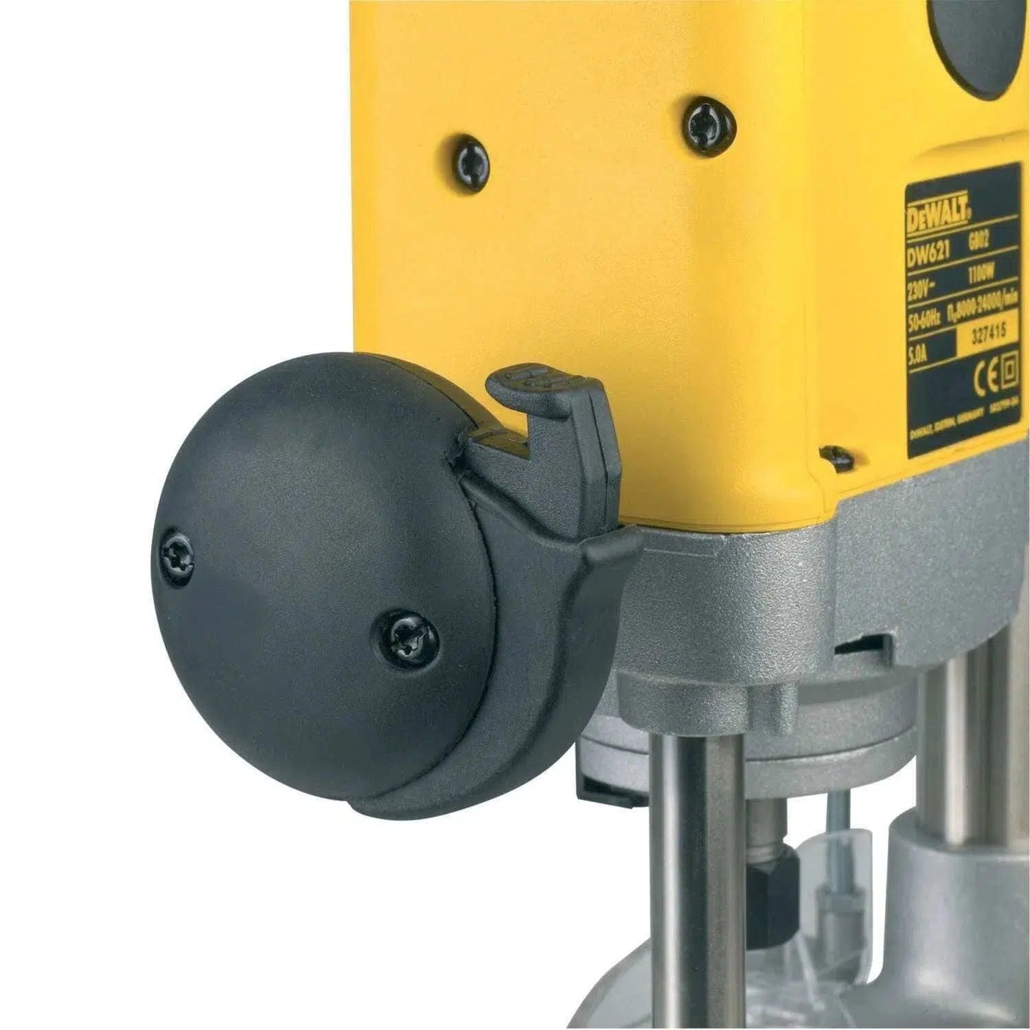 https://api.mastertools.nl/media/catalog/product/cache/4ac98b0d5e81b56bd000310ba88c60e0/d/e/dewalt-dw621kt-bovenfrees-in-tstak-5035048559741-mastertools_nl-7.jpg