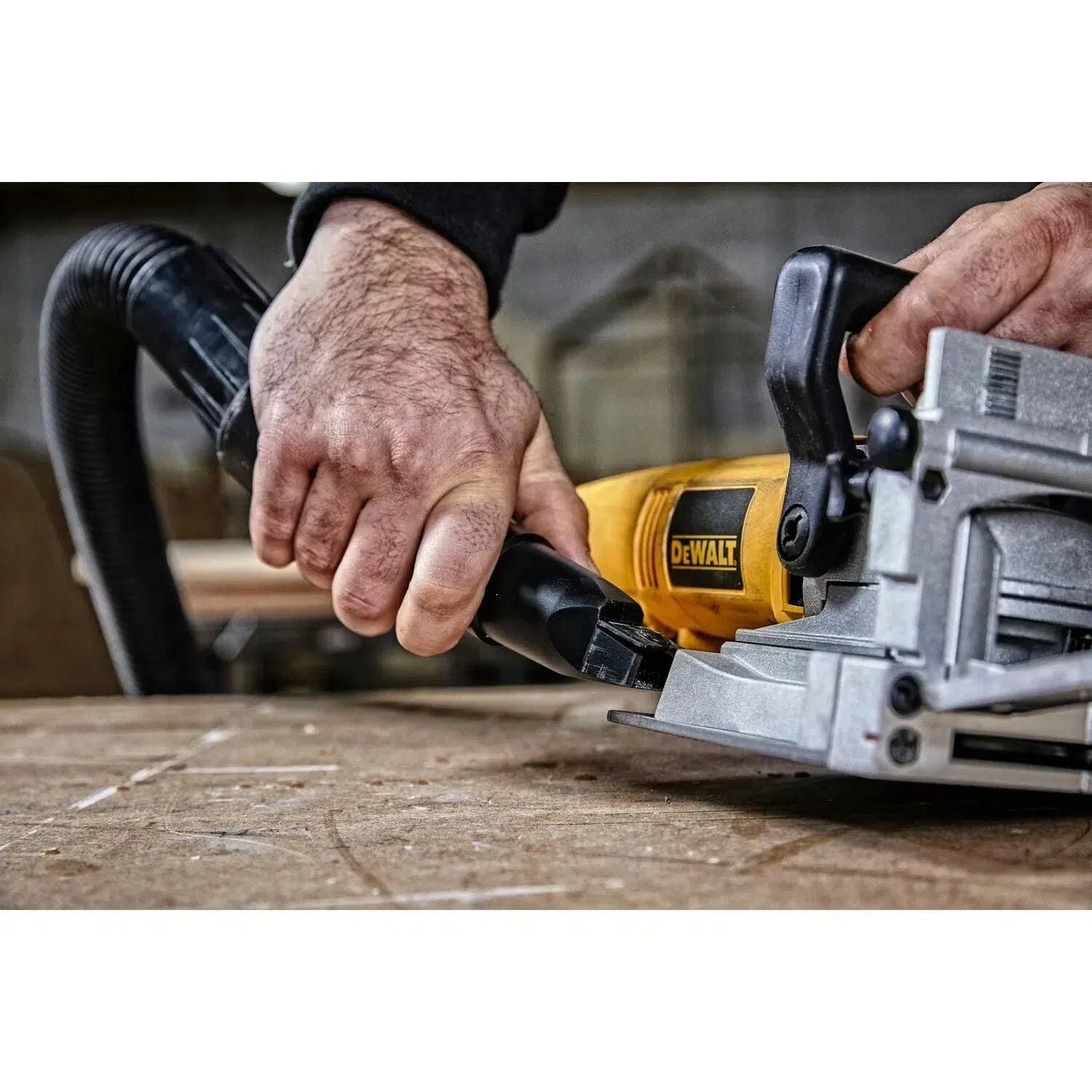 https://api.mastertools.nl/media/catalog/product/cache/4ac98b0d5e81b56bd000310ba88c60e0/d/e/dewalt-dw682k-lamellenfrees-5011402279500-mastertools_nl-5.jpg