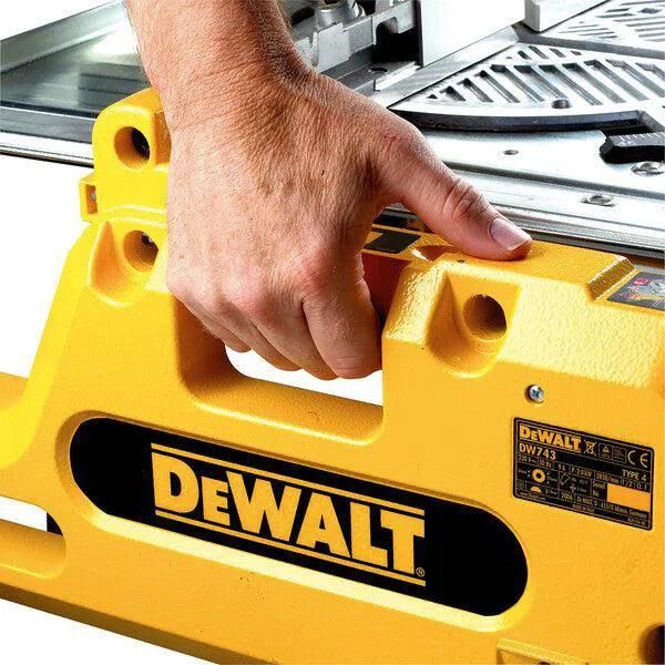 https://api.mastertools.nl/media/catalog/product/cache/4ac98b0d5e81b56bd000310ba88c60e0/d/e/dewalt-dw743n-tafelzaag-afkortzaag-verstekzaag-5035048161951-mastertools_nl-8.jpg