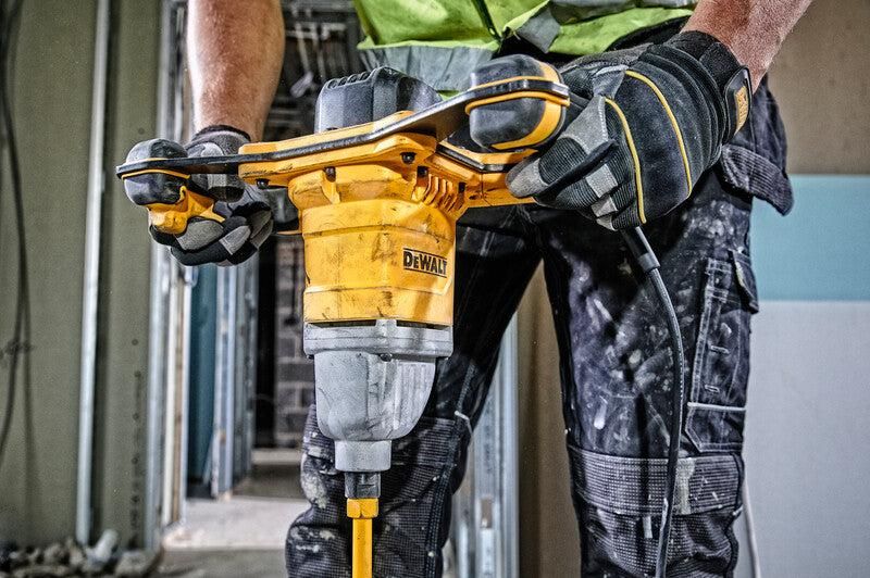 https://api.mastertools.nl/media/catalog/product/cache/4ac98b0d5e81b56bd000310ba88c60e0/d/e/dewalt-dwd241-mixer-5035048706701-mastertools_nl-5.jpg