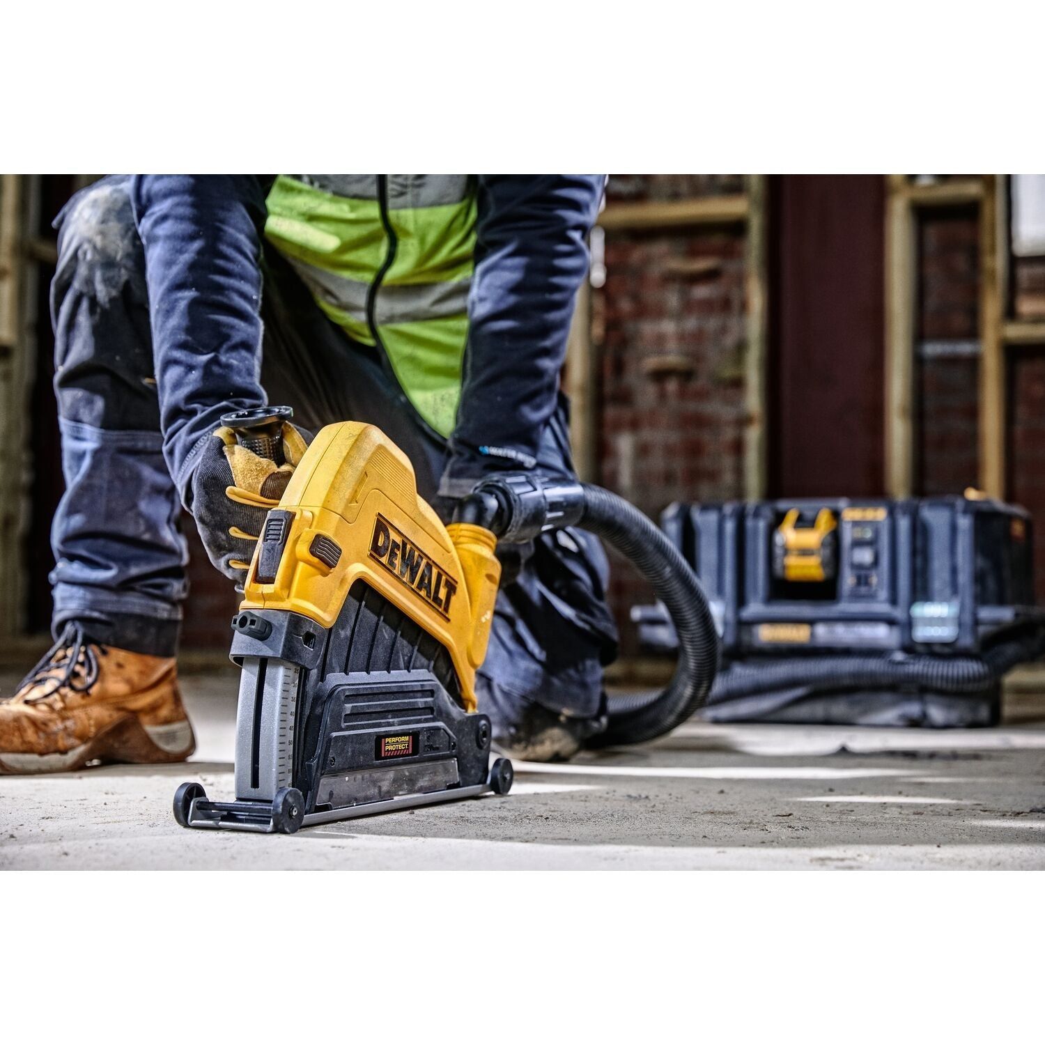 https://api.mastertools.nl/media/catalog/product/cache/4ac98b0d5e81b56bd000310ba88c60e0/d/e/dewalt-dwe46229-slijperkap-stofafzuiging-230mm-5035048716120-mastertools_nl-11.jpg