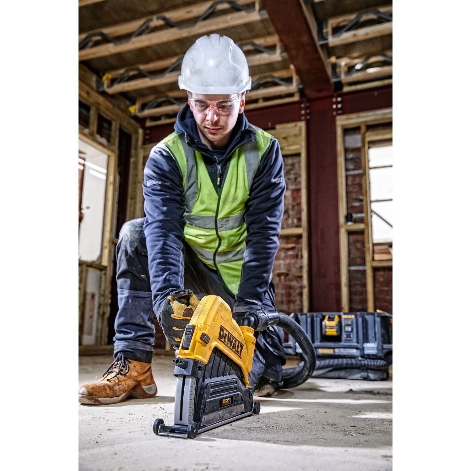 https://api.mastertools.nl/media/catalog/product/cache/4ac98b0d5e81b56bd000310ba88c60e0/d/e/dewalt-dwe46229-slijperkap-stofafzuiging-230mm-5035048716120-mastertools_nl-12.jpg
