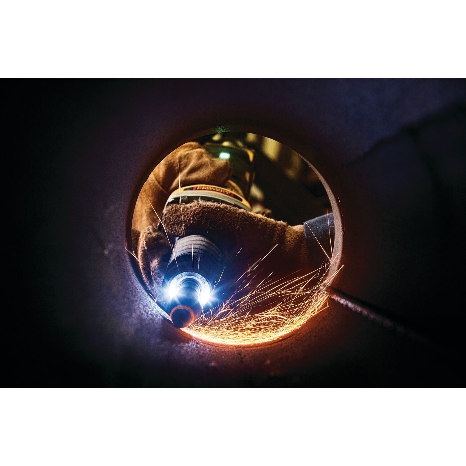 https://api.mastertools.nl/media/catalog/product/cache/4ac98b0d5e81b56bd000310ba88c60e0/d/e/dewalt-dwe4997-stiftslijper-brushless-1300w-5035048722749-mastertools_nl-10.jpg