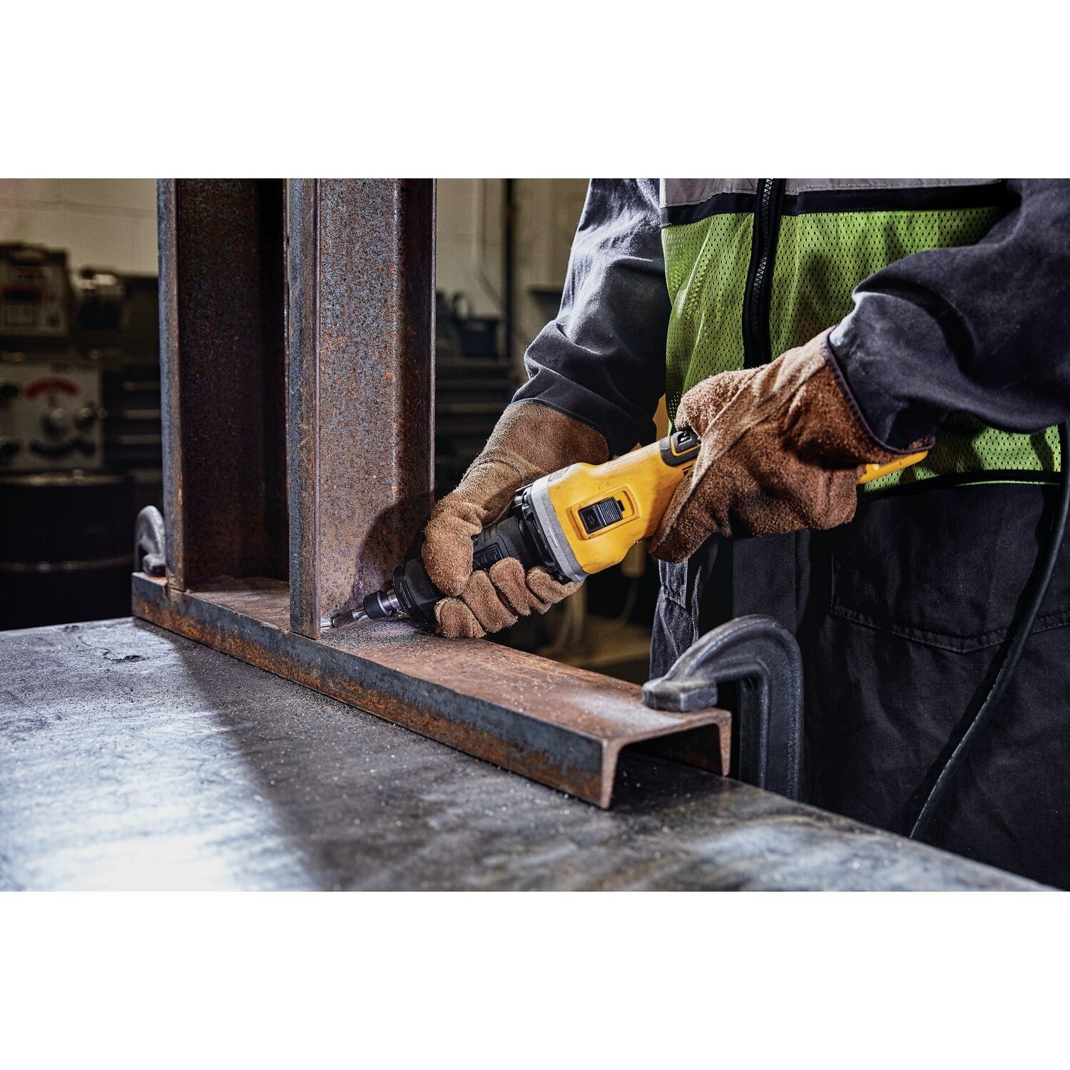 https://api.mastertools.nl/media/catalog/product/cache/4ac98b0d5e81b56bd000310ba88c60e0/d/e/dewalt-dwe4997-stiftslijper-brushless-1300w-5035048722749-mastertools_nl-8.jpg