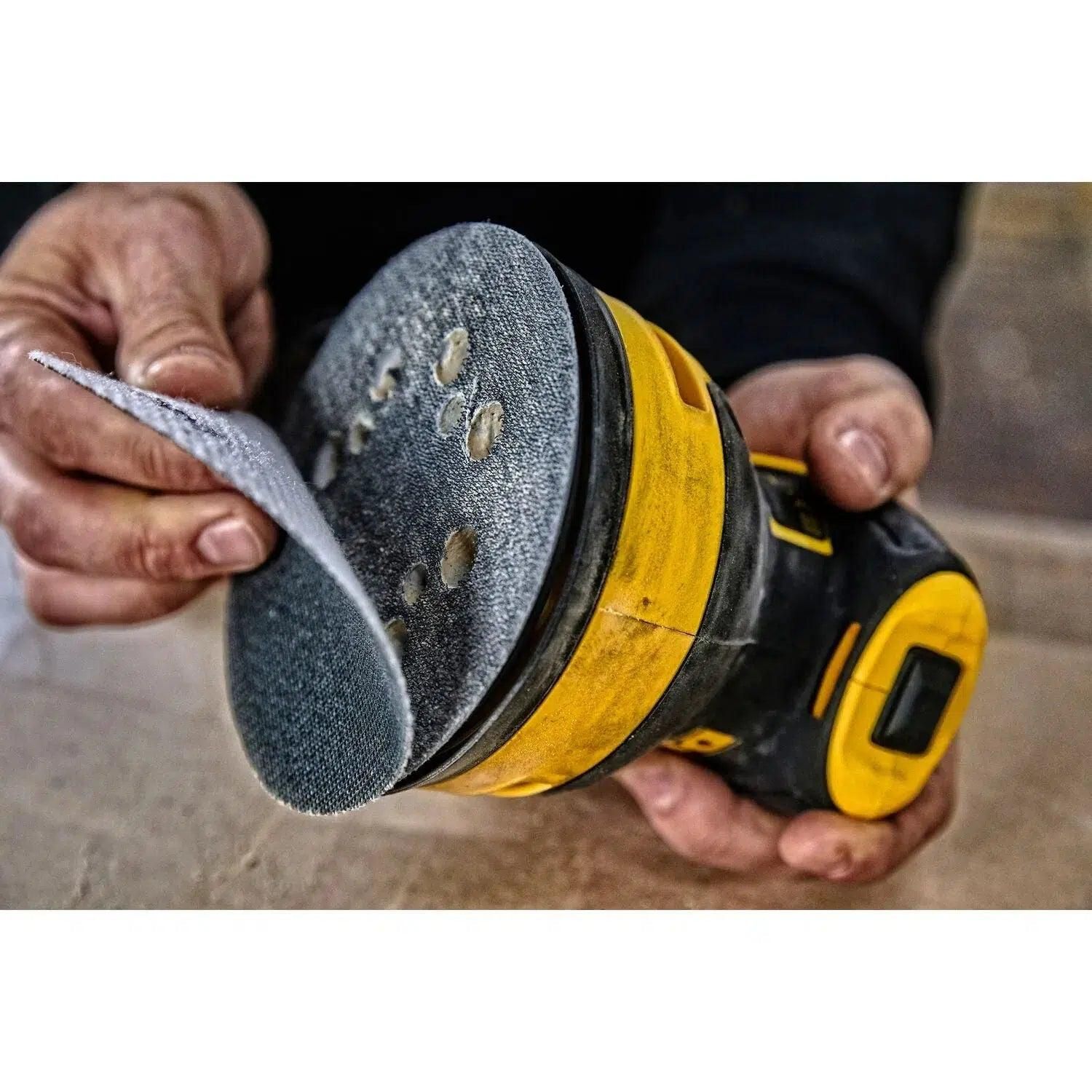 https://api.mastertools.nl/media/catalog/product/cache/4ac98b0d5e81b56bd000310ba88c60e0/d/e/dewalt-dwe6423-excenterschuurmachine-125mm-280w-5035048553954-mastertools_nl-2.jpg