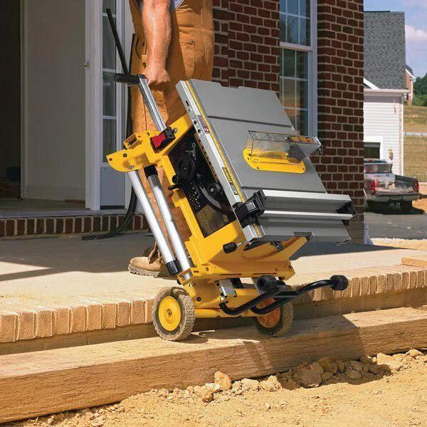 https://api.mastertools.nl/media/catalog/product/cache/4ac98b0d5e81b56bd000310ba88c60e0/d/e/dewalt-dwe7485rs-zaagtafel-rijdbaar-onderstel-5035048728093-mastertools_nl-6.jpg