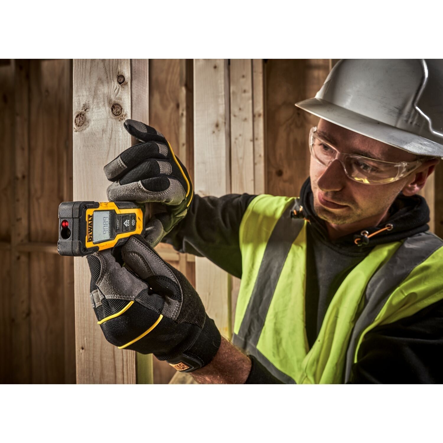 https://api.mastertools.nl/media/catalog/product/cache/4ac98b0d5e81b56bd000310ba88c60e0/d/e/dewalt-dwht77100-digitale-afstandsmeter-30m-3253561771002-mastertools_nl-4.jpg