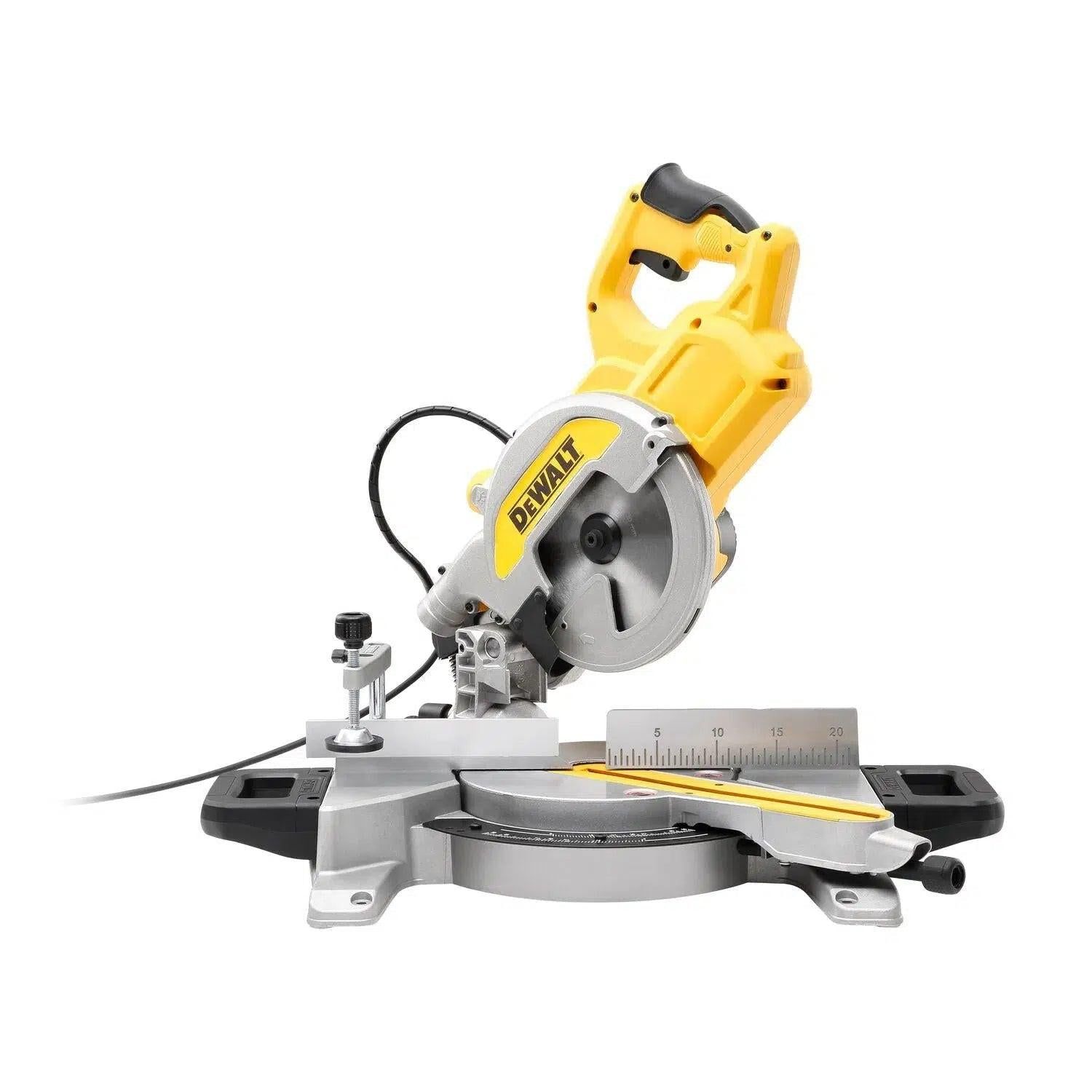https://api.mastertools.nl/media/catalog/product/cache/4ac98b0d5e81b56bd000310ba88c60e0/d/e/dewalt-dws777set-afkortzaag-de7033-onderstel-5035048352052-mastertools_nl-5.jpg