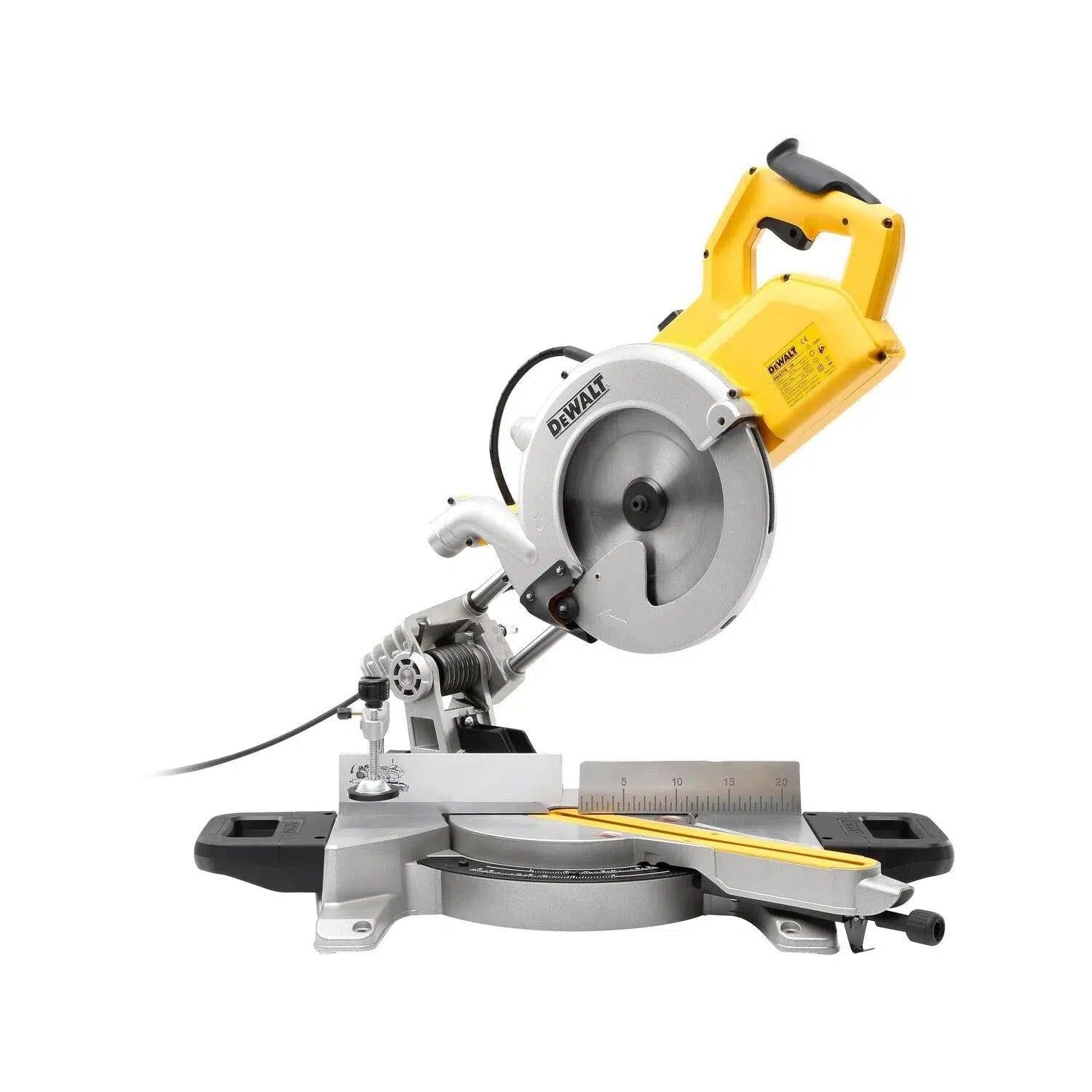 https://api.mastertools.nl/media/catalog/product/cache/4ac98b0d5e81b56bd000310ba88c60e0/d/e/dewalt-dws778-afkortzaag-de7023-onderstel-5035048448373-mastertools_nl-3.jpg