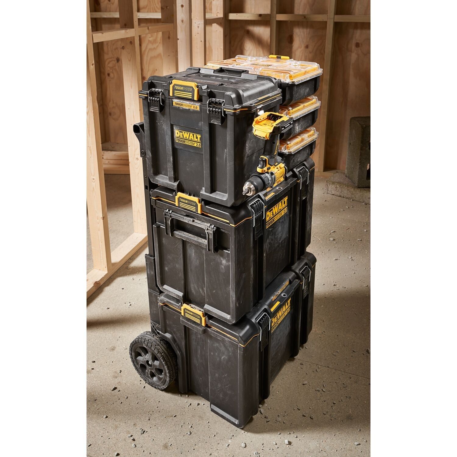 https://api.mastertools.nl/media/catalog/product/cache/4ac98b0d5e81b56bd000310ba88c60e0/d/e/dewalt-dwst08035-1-toughsystem-2_0-12-diepe-koffer-3253561080357-mastertools_nl-14.jpg