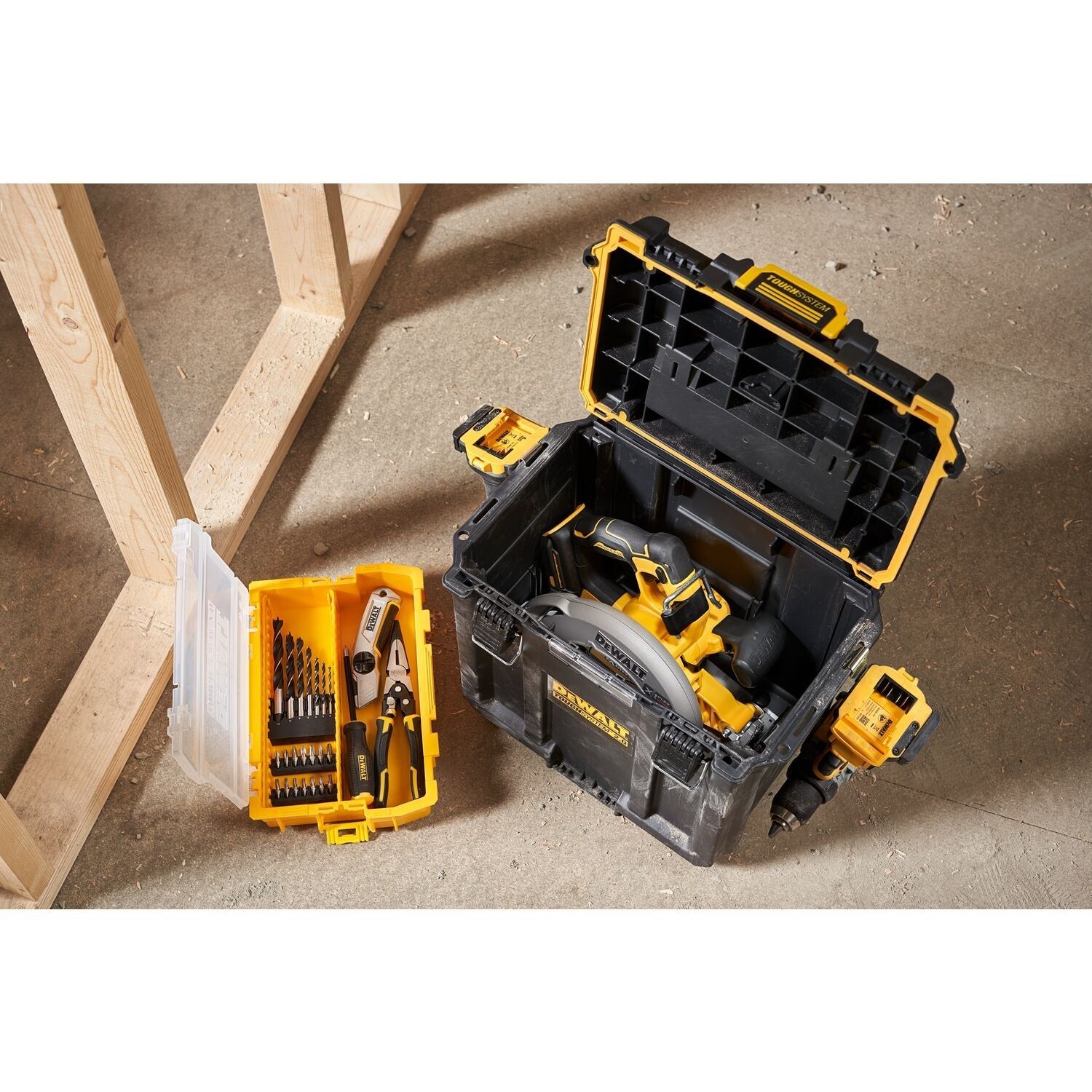 https://api.mastertools.nl/media/catalog/product/cache/4ac98b0d5e81b56bd000310ba88c60e0/d/e/dewalt-dwst08035-1-toughsystem-2_0-12-diepe-koffer-3253561080357-mastertools_nl-8.jpg