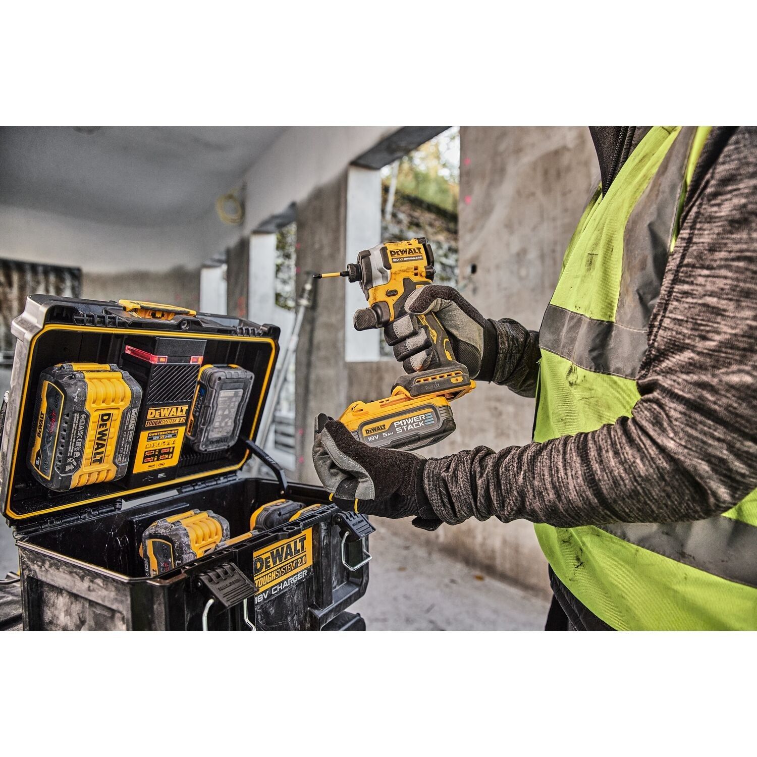 https://api.mastertools.nl/media/catalog/product/cache/4ac98b0d5e81b56bd000310ba88c60e0/d/e/dewalt-dwst83471-toughsystem-2_0-kofferacculader-3253561834714-mastertools_nl-14.jpg