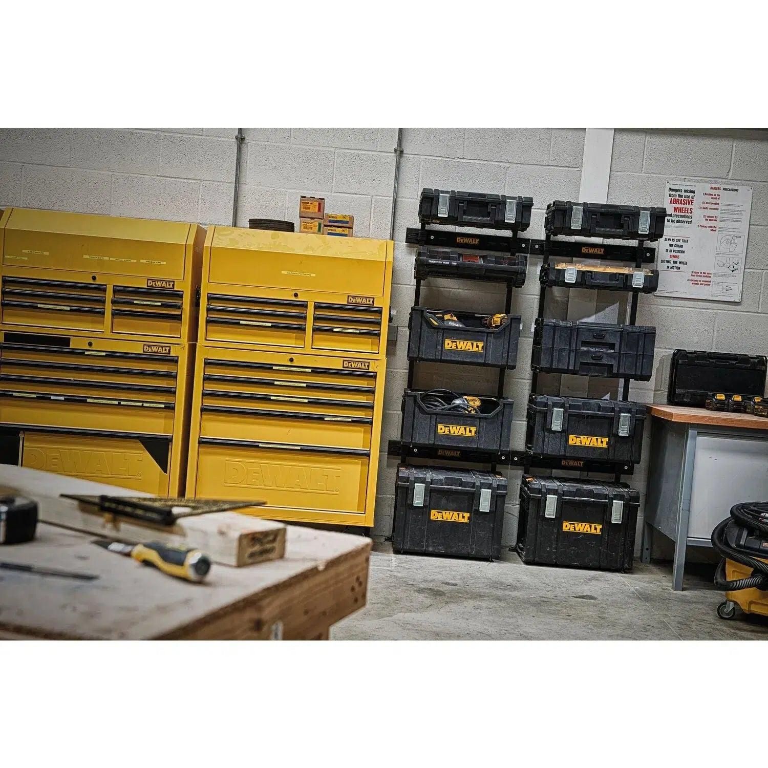 https://api.mastertools.nl/media/catalog/product/cache/4ac98b0d5e81b56bd000310ba88c60e0/d/e/dewalt-toughsystem-werkplaatsinrichting-dwst1-75694-3253561756948-mastertools_nl-4.jpg