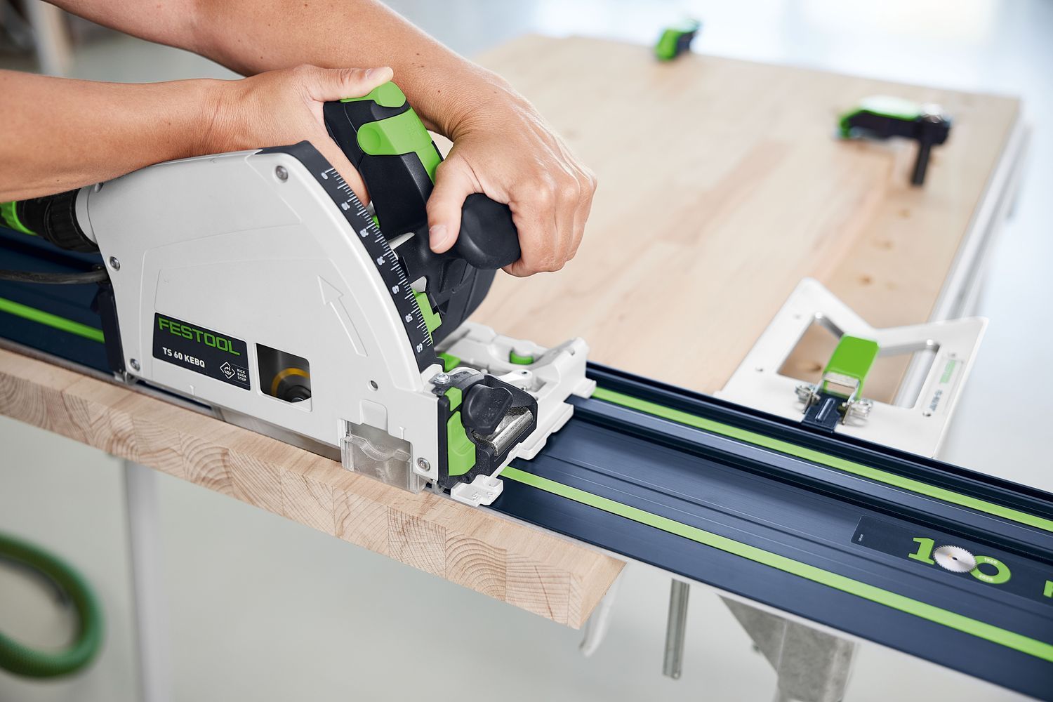 https://api.mastertools.nl/media/catalog/product/cache/4ac98b0d5e81b56bd000310ba88c60e0/d/o/down_fs_100yfs_578246_a_06a_1.jpg