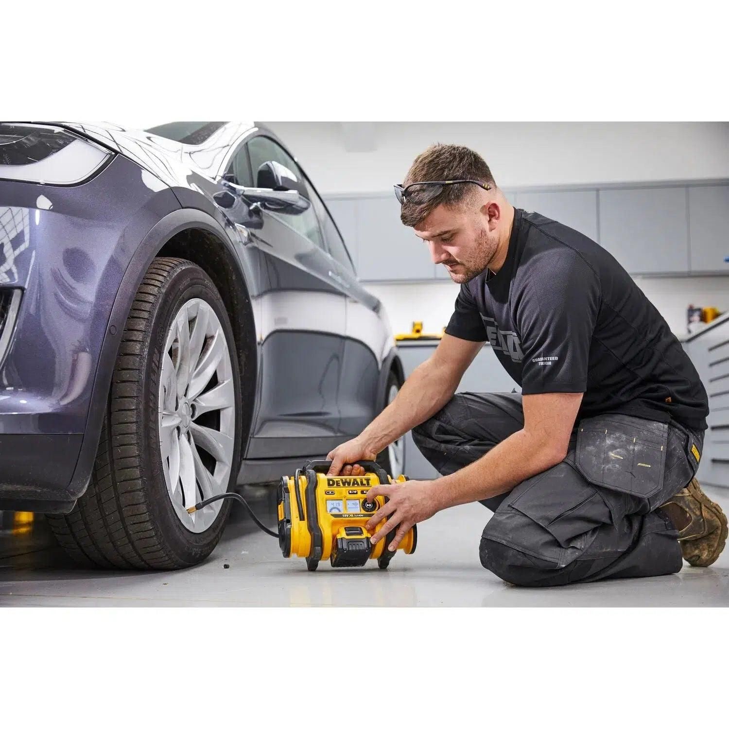 https://api.mastertools.nl/media/catalog/product/cache/4ac98b0d5e81b56bd000310ba88c60e0/e/c/ecomm_medium-dcc018n_a3.jpg