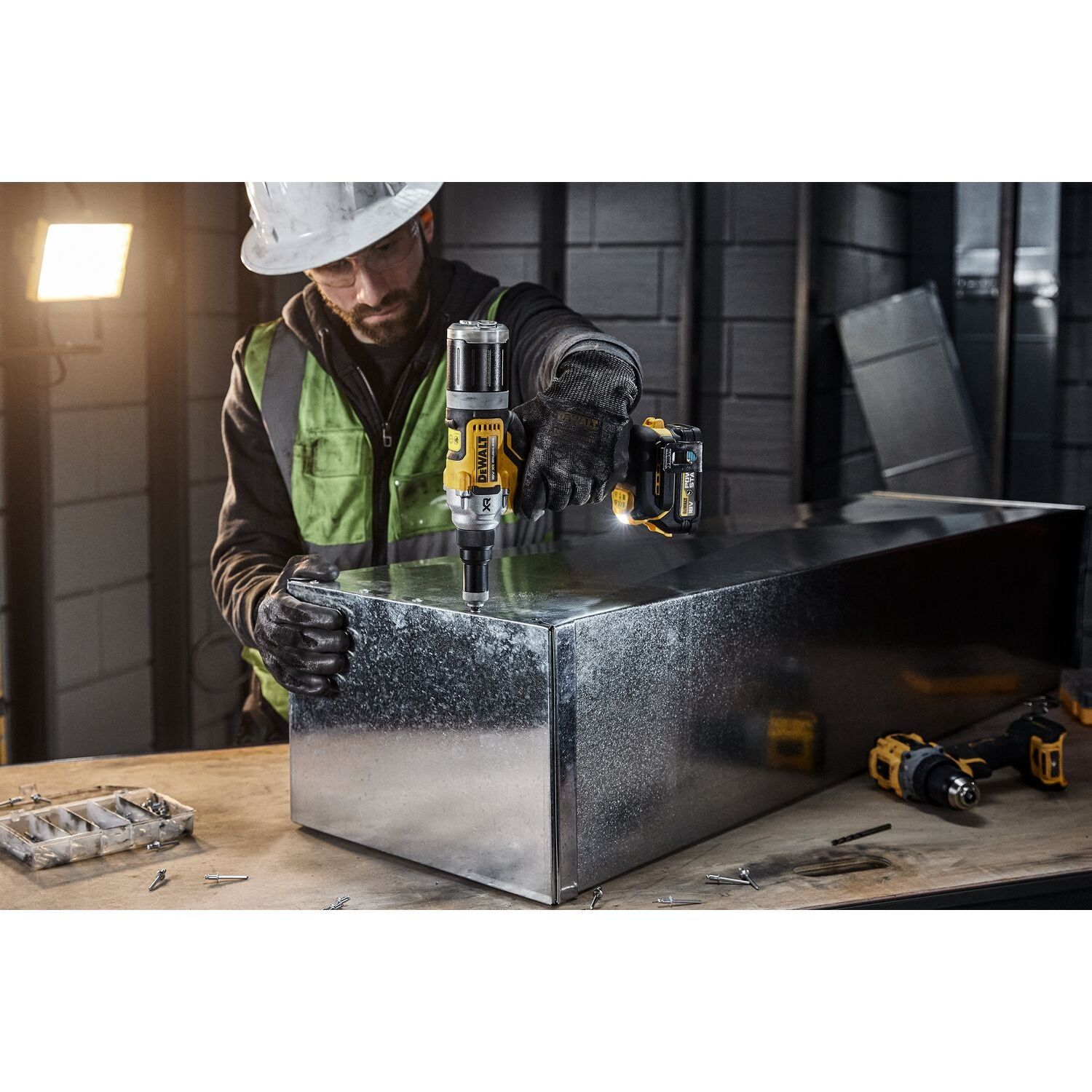 https://api.mastertools.nl/media/catalog/product/cache/4ac98b0d5e81b56bd000310ba88c60e0/e/c/ecomm_medium-dcf414nt_a4.jpg