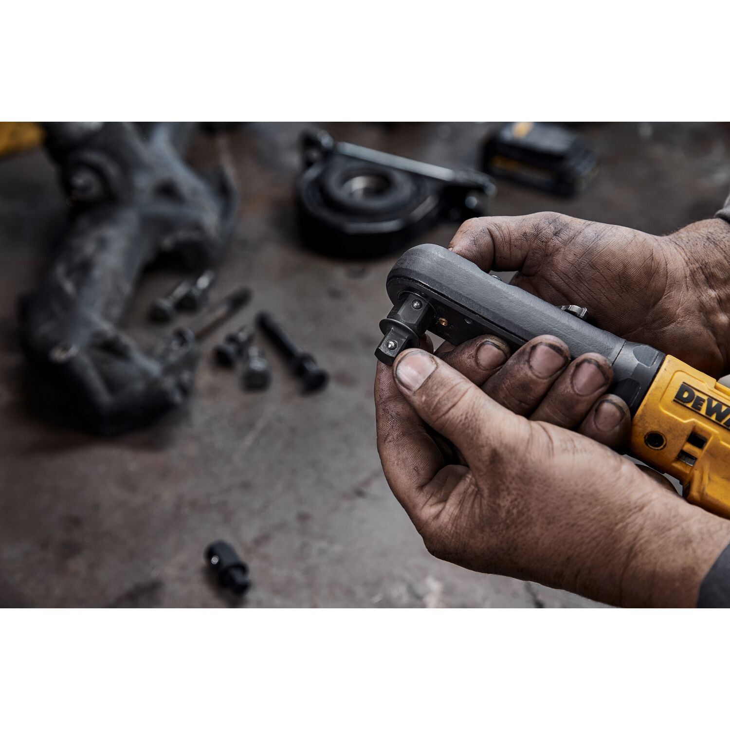 https://api.mastertools.nl/media/catalog/product/cache/4ac98b0d5e81b56bd000310ba88c60e0/e/c/ecomm_medium-dcf510e2g_f2.jpg