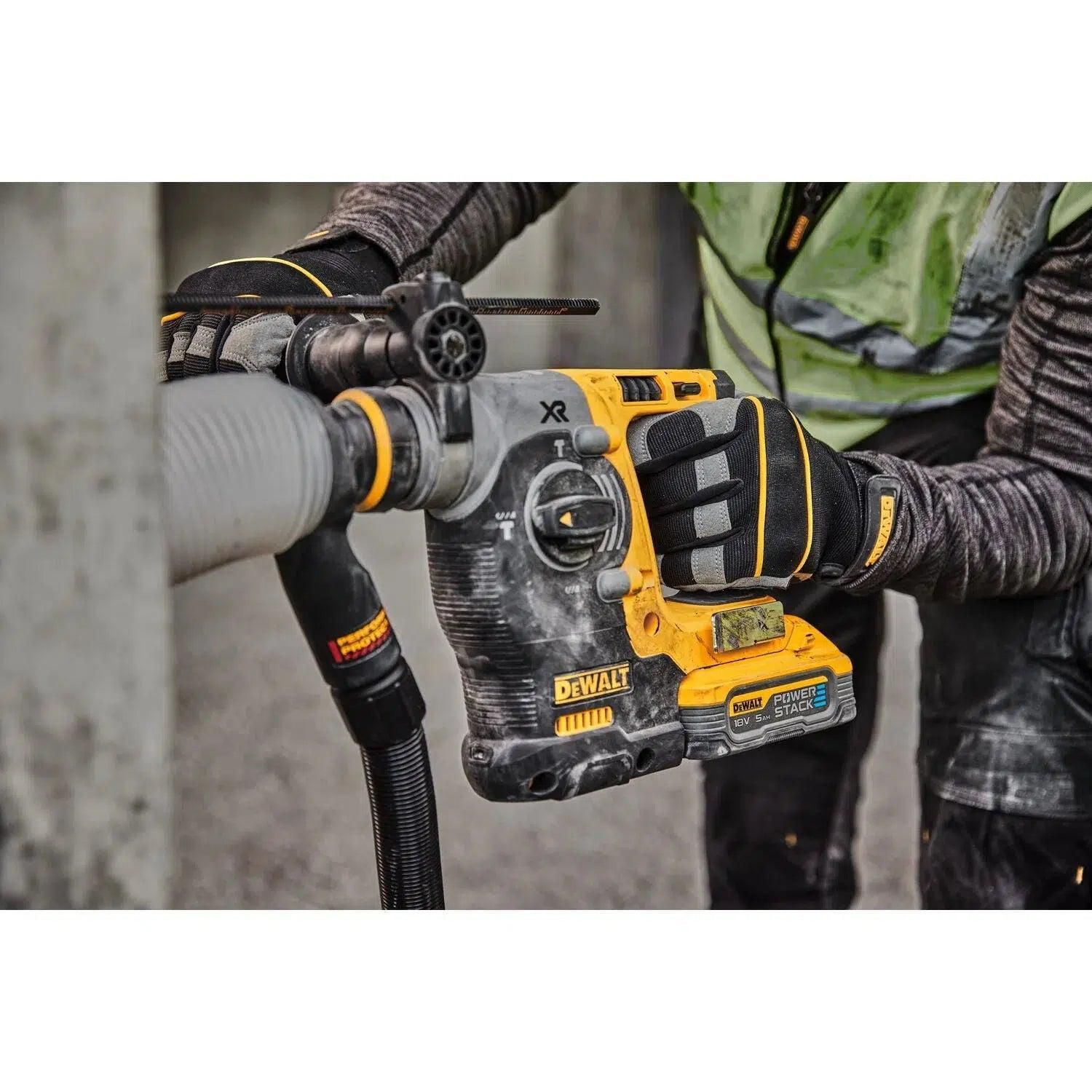 https://api.mastertools.nl/media/catalog/product/cache/4ac98b0d5e81b56bd000310ba88c60e0/e/c/ecomm_medium-dch273h2t_a2_3d9cfe1d-1bc8-4818-a809-ee4290e9d10b.jpg