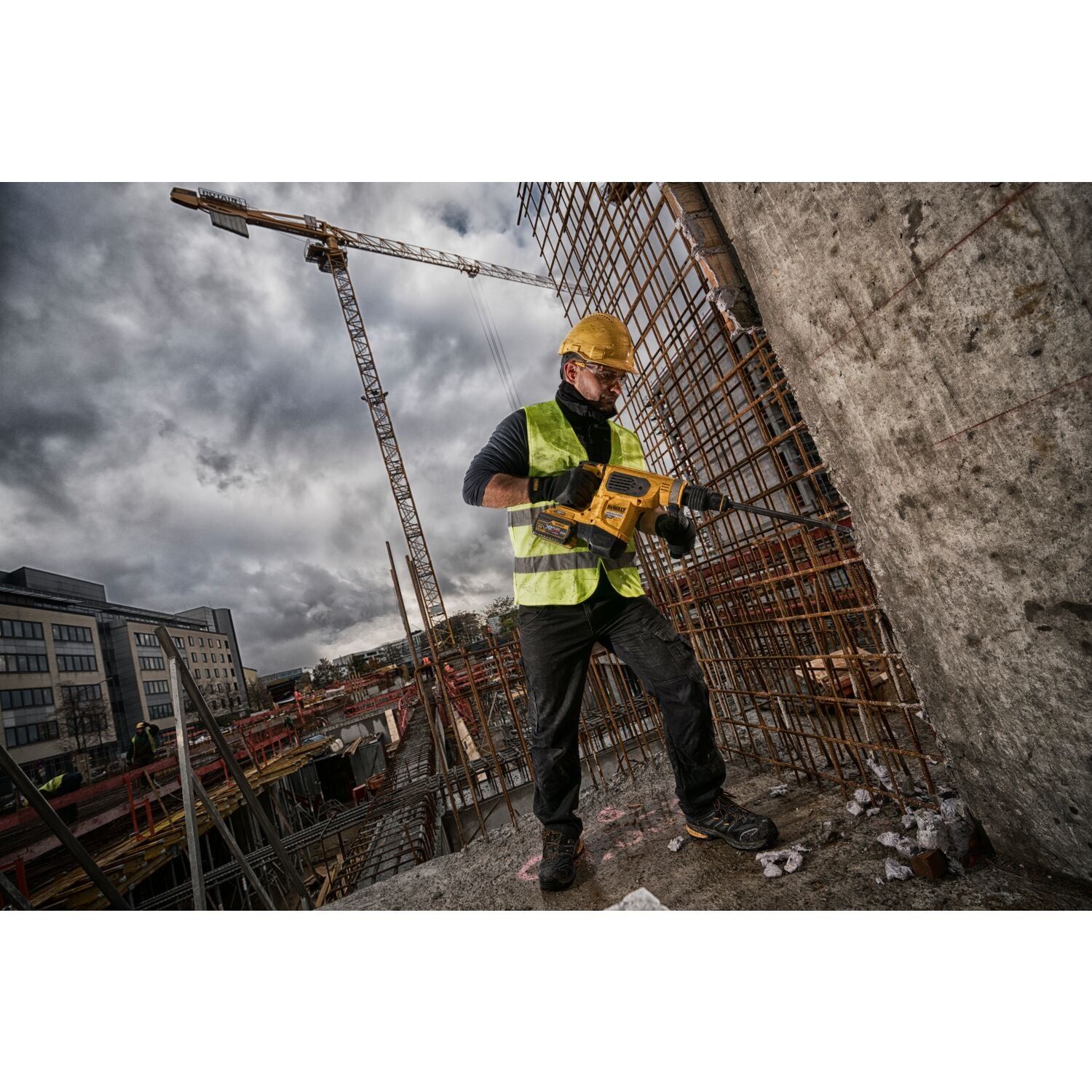 https://api.mastertools.nl/media/catalog/product/cache/4ac98b0d5e81b56bd000310ba88c60e0/e/c/ecomm_medium-dch481x2_a3.jpg