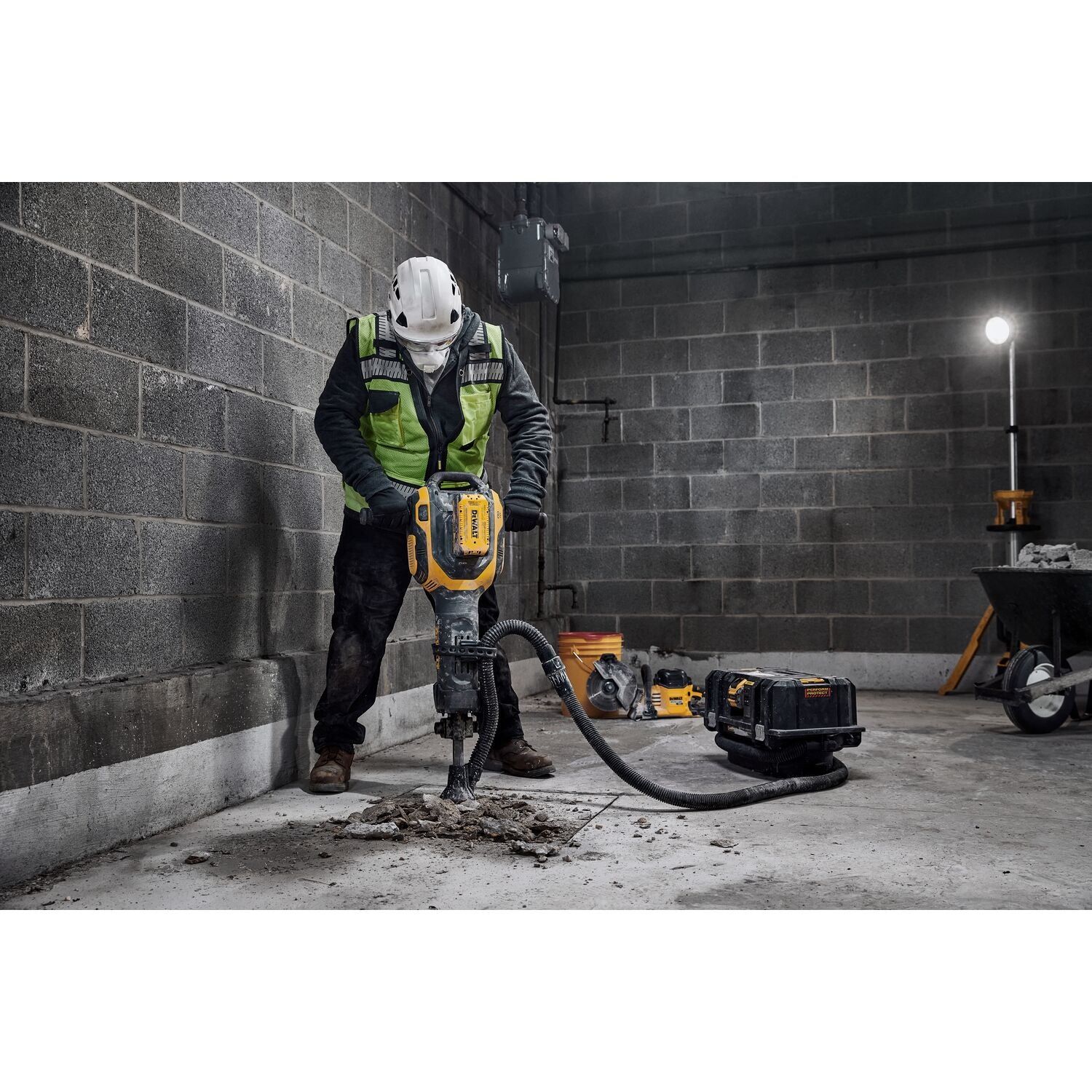 https://api.mastertools.nl/media/catalog/product/cache/4ac98b0d5e81b56bd000310ba88c60e0/e/c/ecomm_medium-dch966z2_a2.jpg