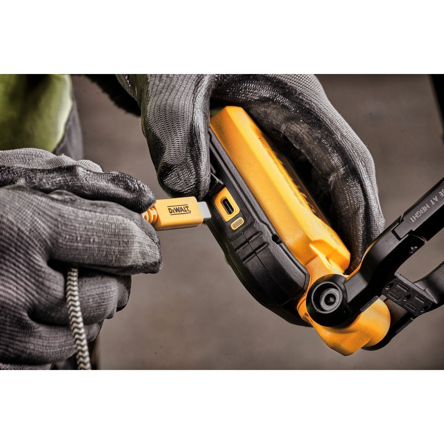 https://api.mastertools.nl/media/catalog/product/cache/4ac98b0d5e81b56bd000310ba88c60e0/e/c/ecomm_medium-dcl182_a3.jpg