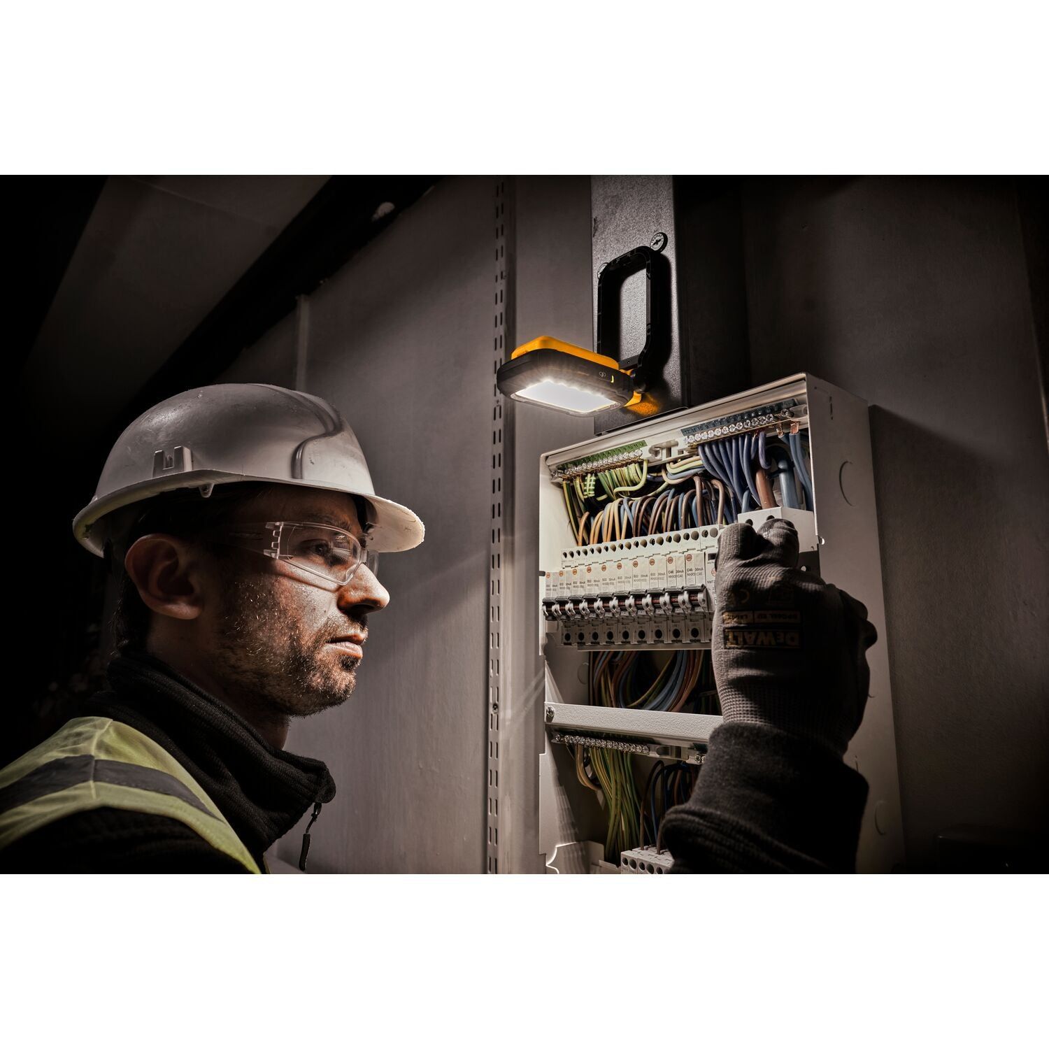 https://api.mastertools.nl/media/catalog/product/cache/4ac98b0d5e81b56bd000310ba88c60e0/e/c/ecomm_medium-dcl182_a6.jpg