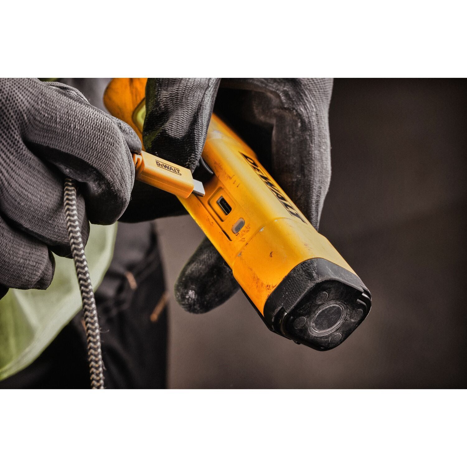 https://api.mastertools.nl/media/catalog/product/cache/4ac98b0d5e81b56bd000310ba88c60e0/e/c/ecomm_medium-dcl183_a2.jpg