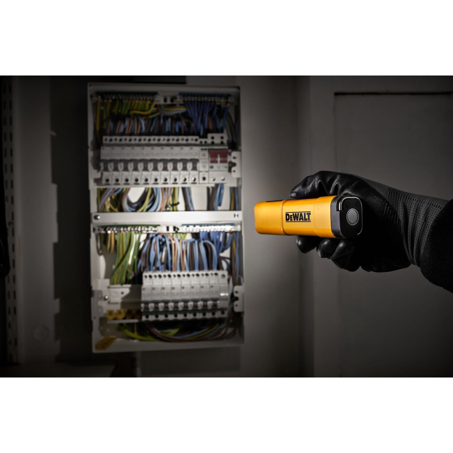 https://api.mastertools.nl/media/catalog/product/cache/4ac98b0d5e81b56bd000310ba88c60e0/e/c/ecomm_medium-dcl183_a7.jpg