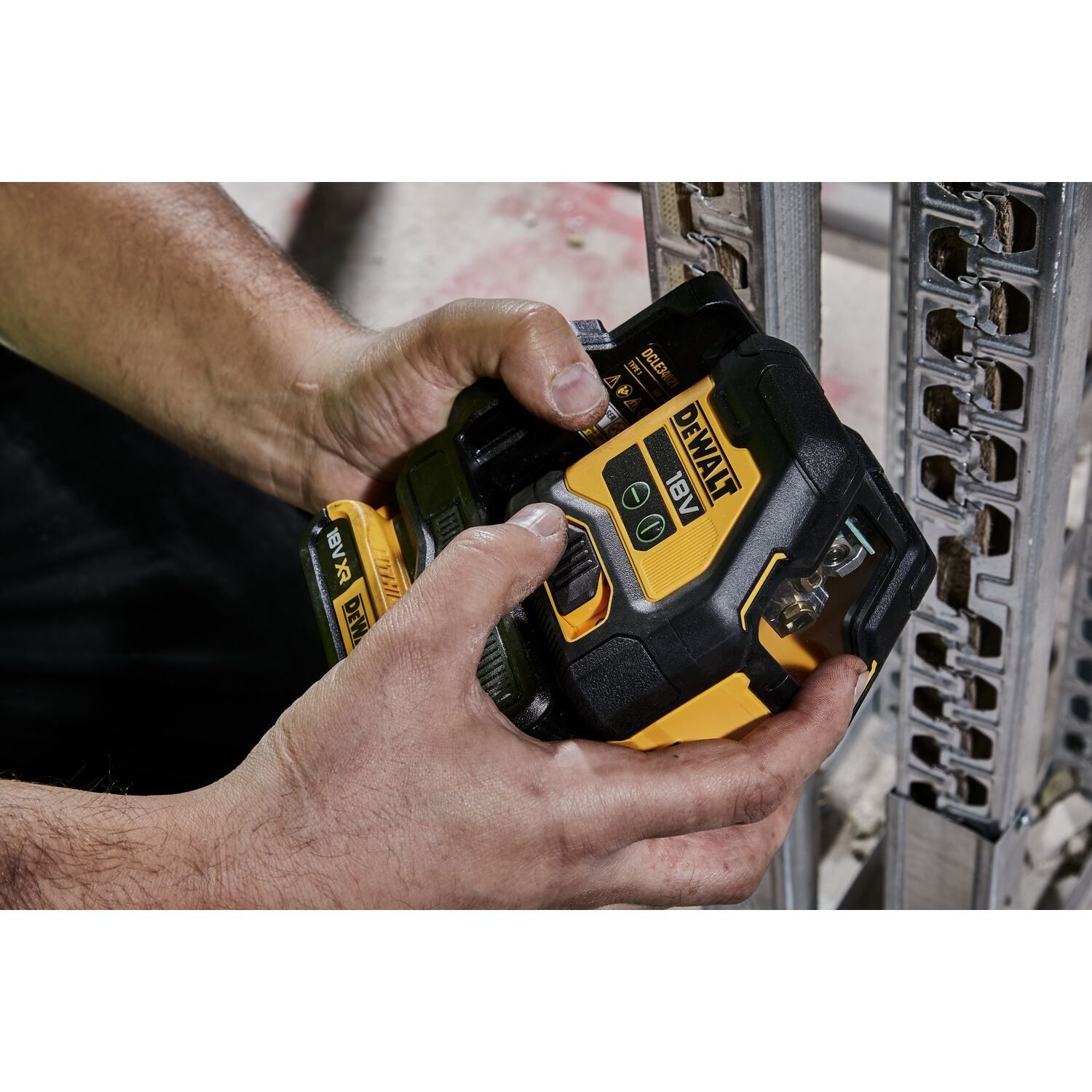 https://api.mastertools.nl/media/catalog/product/cache/4ac98b0d5e81b56bd000310ba88c60e0/e/c/ecomm_medium-dcle34021_a4.jpg