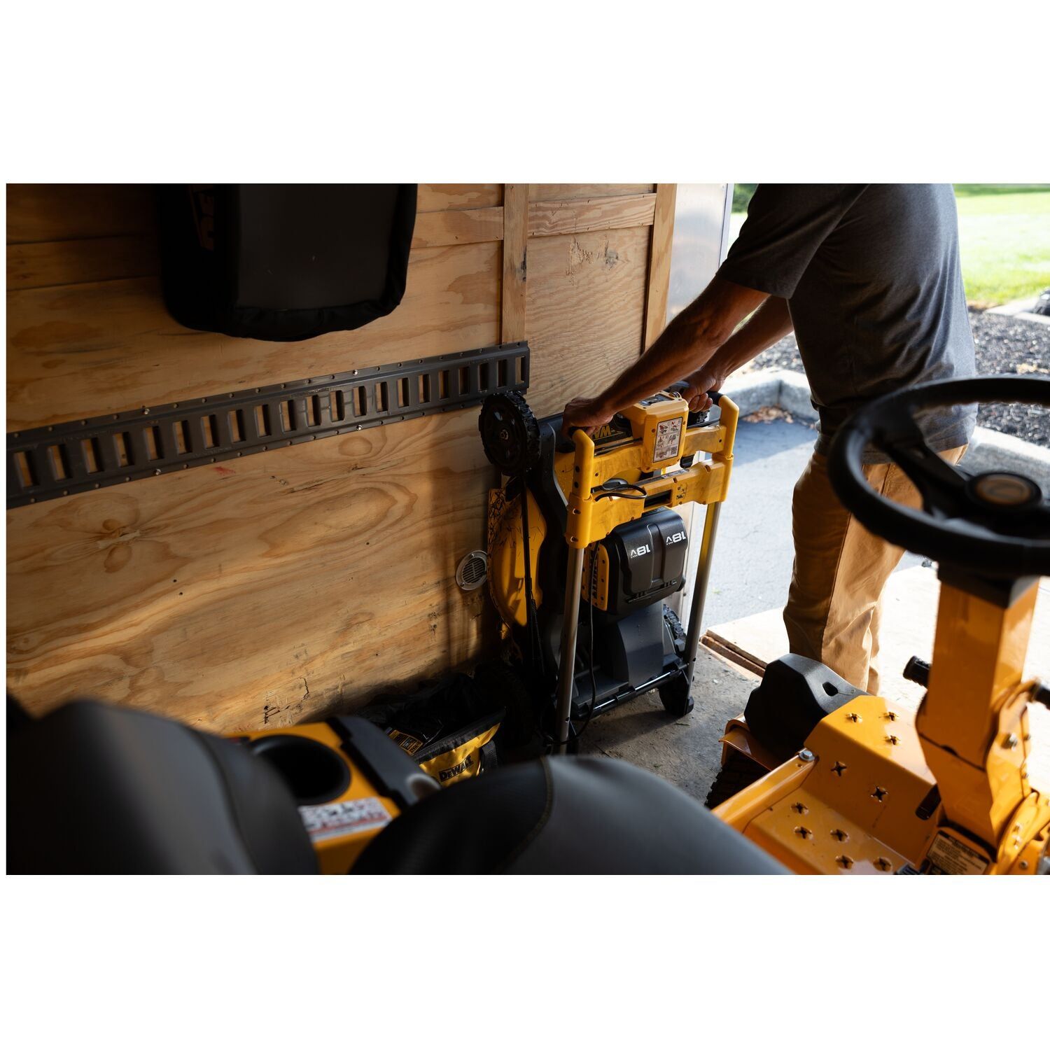 https://api.mastertools.nl/media/catalog/product/cache/4ac98b0d5e81b56bd000310ba88c60e0/e/c/ecomm_medium-dcmwsp156n_f2.jpg