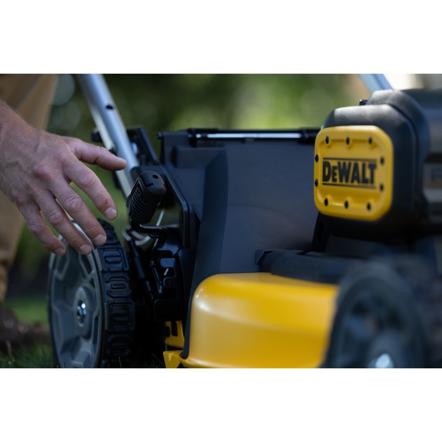https://api.mastertools.nl/media/catalog/product/cache/4ac98b0d5e81b56bd000310ba88c60e0/e/c/ecomm_medium-dcmwsp156w2_f2.jpg
