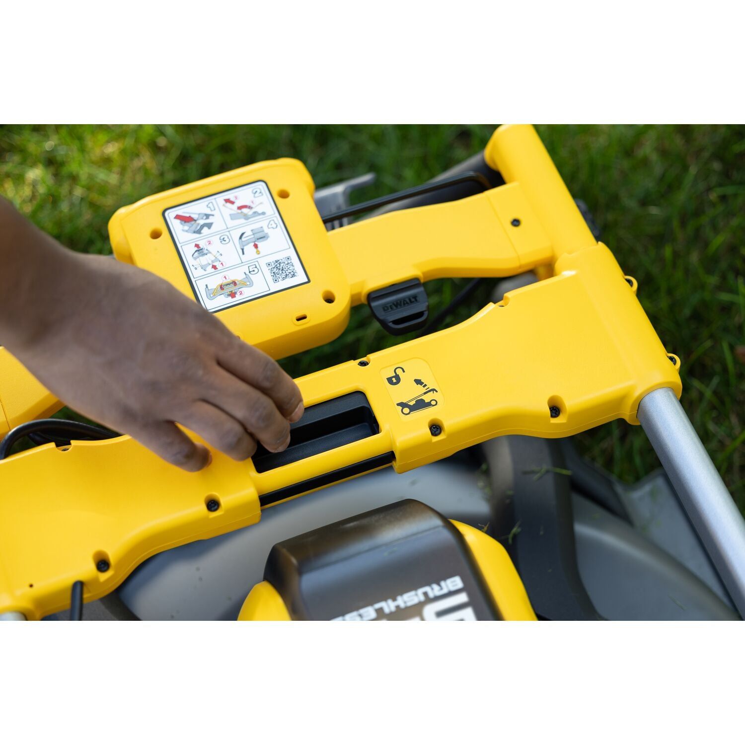 https://api.mastertools.nl/media/catalog/product/cache/4ac98b0d5e81b56bd000310ba88c60e0/e/c/ecomm_medium-dcmwsp550n_f2.jpg