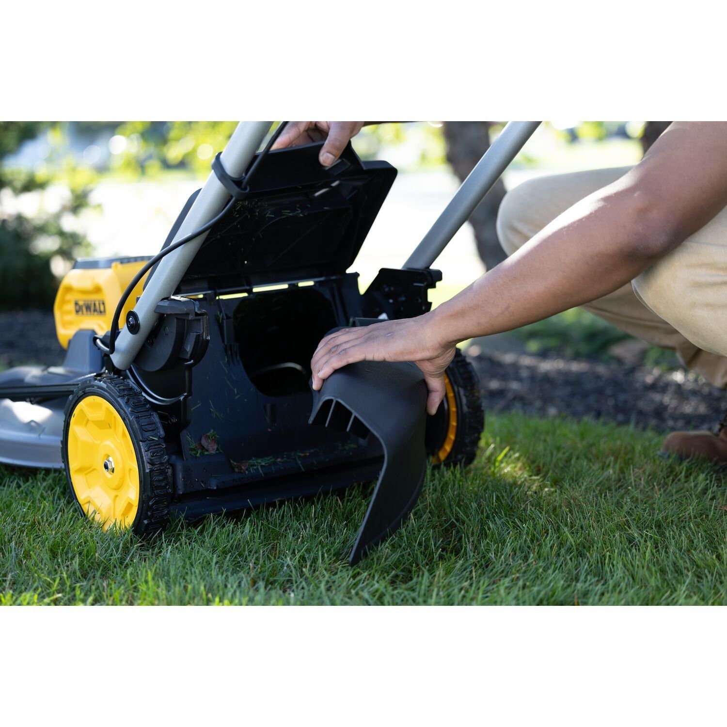 https://api.mastertools.nl/media/catalog/product/cache/4ac98b0d5e81b56bd000310ba88c60e0/e/c/ecomm_medium-dcmwsp550n_f6.jpg