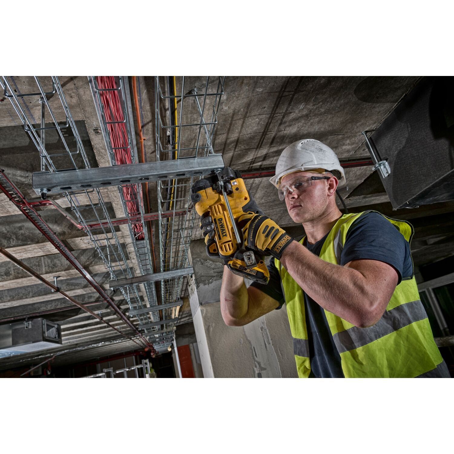 https://api.mastertools.nl/media/catalog/product/cache/4ac98b0d5e81b56bd000310ba88c60e0/e/c/ecomm_medium-dcs350nt_a1.jpg