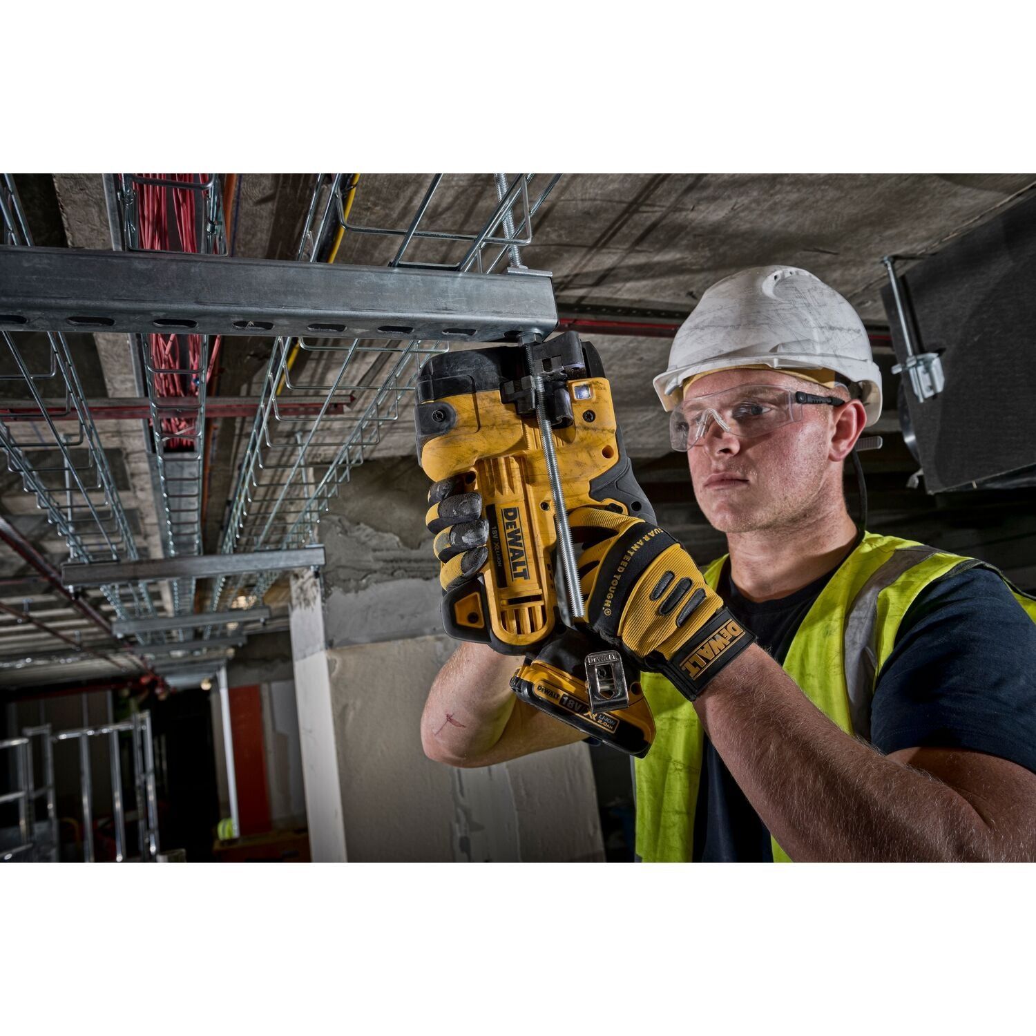 https://api.mastertools.nl/media/catalog/product/cache/4ac98b0d5e81b56bd000310ba88c60e0/e/c/ecomm_medium-dcs350nt_a2.jpg