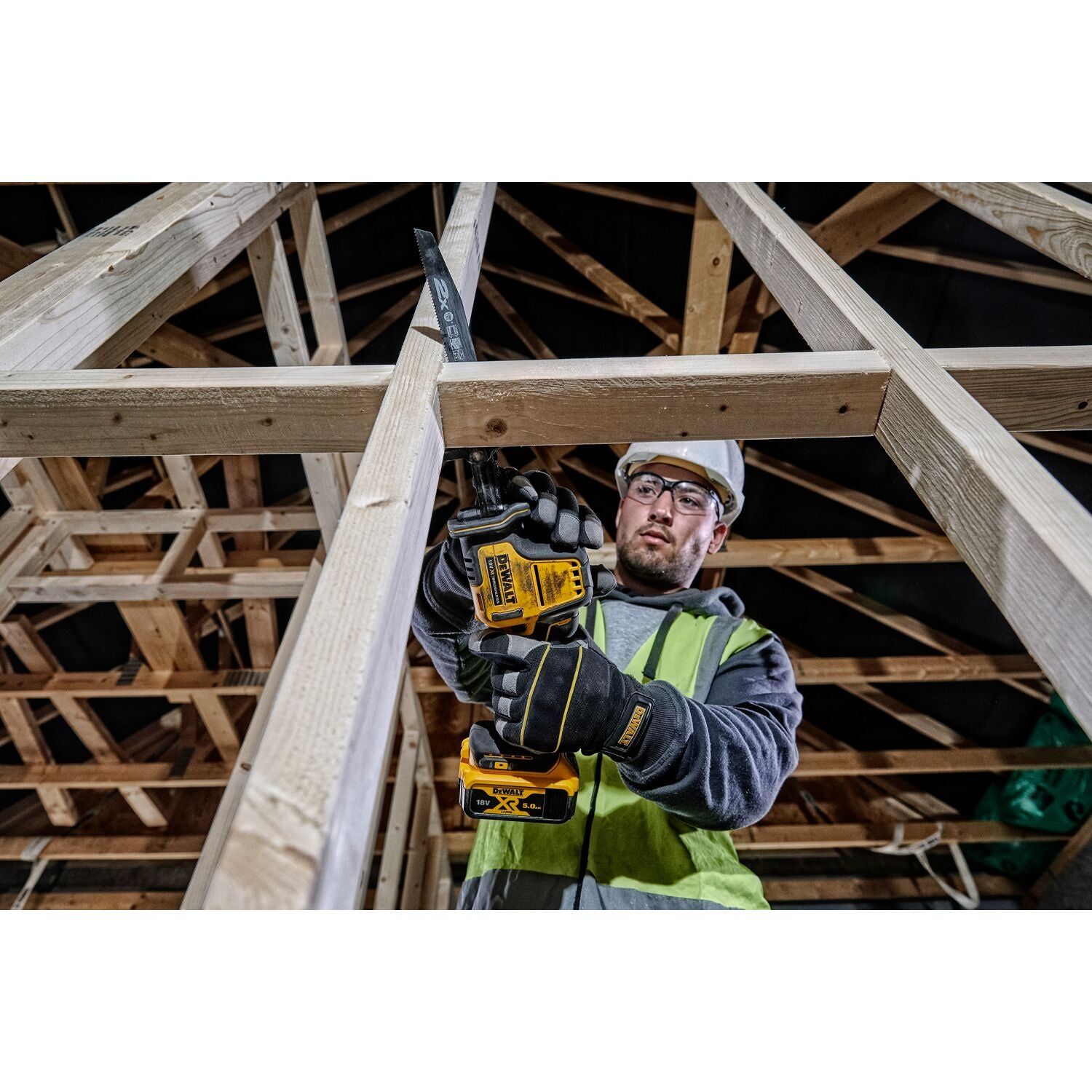 https://api.mastertools.nl/media/catalog/product/cache/4ac98b0d5e81b56bd000310ba88c60e0/e/c/ecomm_medium-dcs369_a1.jpg