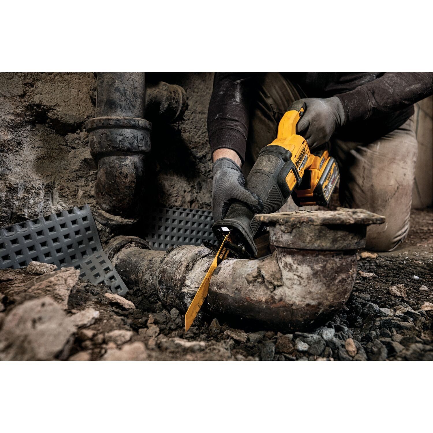 https://api.mastertools.nl/media/catalog/product/cache/4ac98b0d5e81b56bd000310ba88c60e0/e/c/ecomm_medium-dcs389nt_a7.jpg