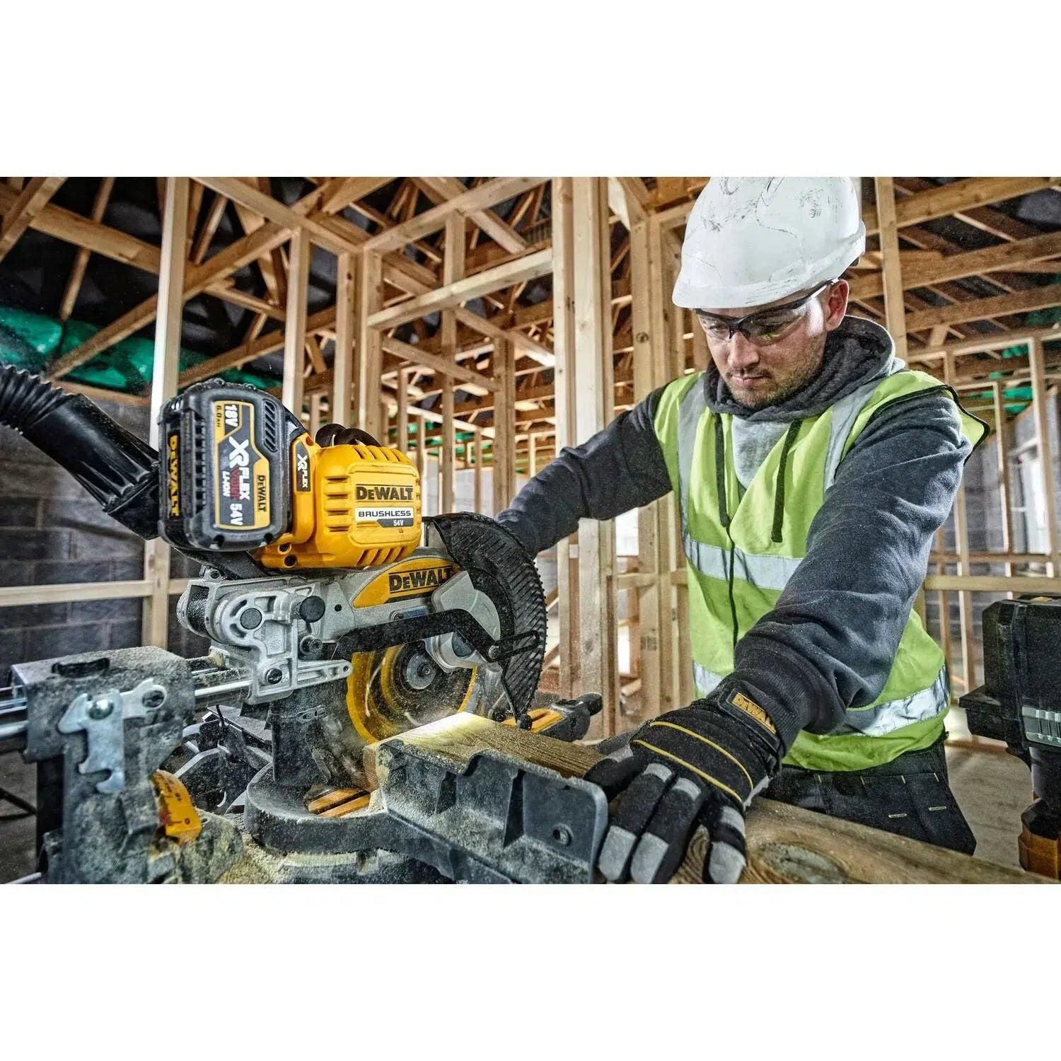 https://api.mastertools.nl/media/catalog/product/cache/4ac98b0d5e81b56bd000310ba88c60e0/e/c/ecomm_medium-dcs727_a1.jpg