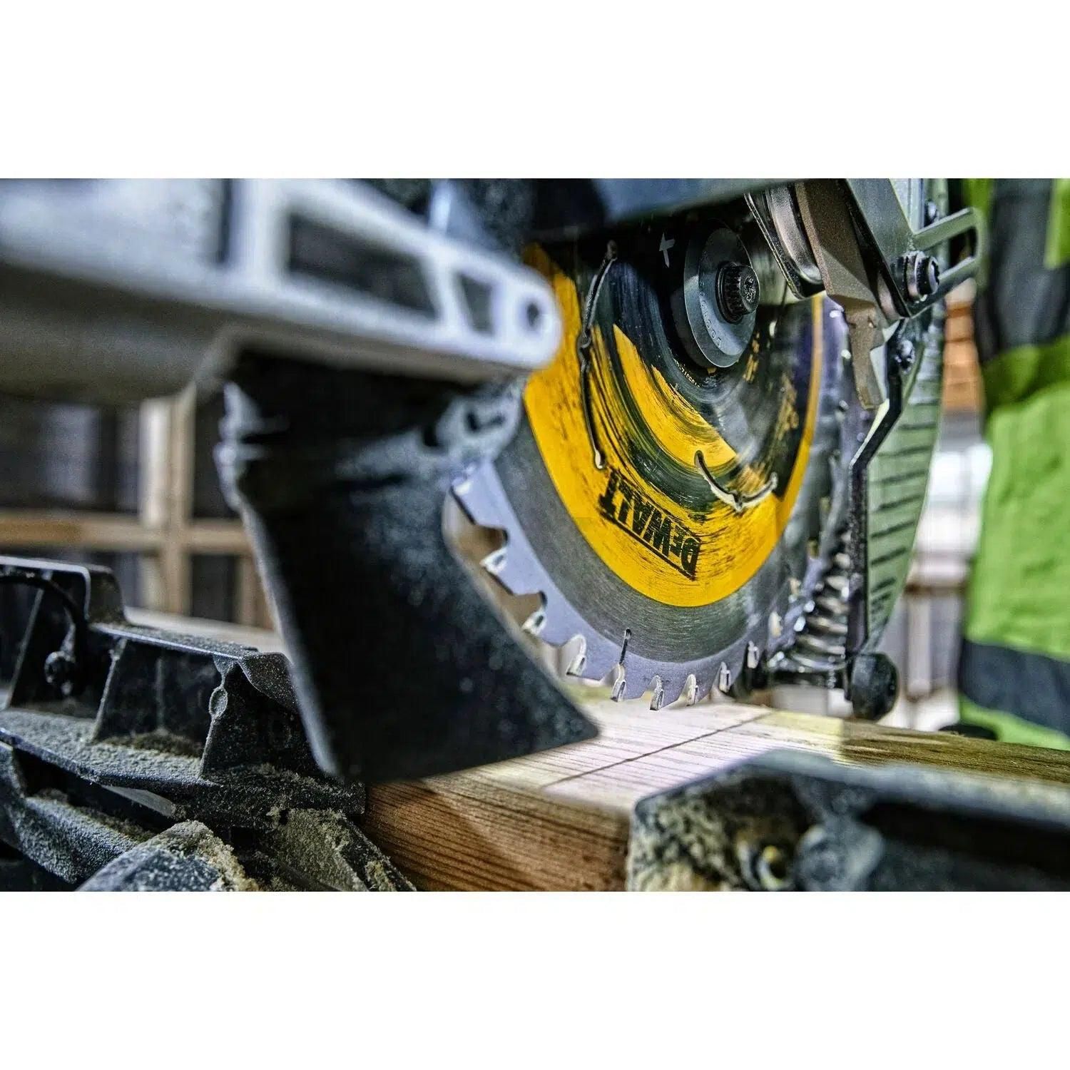 https://api.mastertools.nl/media/catalog/product/cache/4ac98b0d5e81b56bd000310ba88c60e0/e/c/ecomm_medium-dcs727_a4.jpg