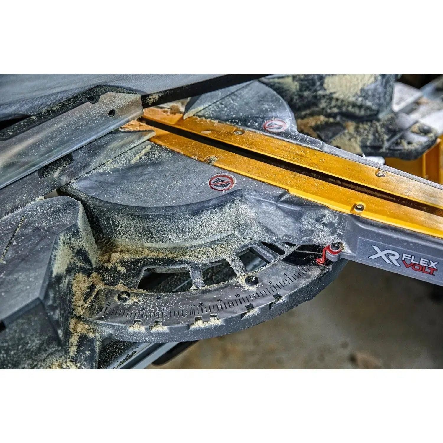 https://api.mastertools.nl/media/catalog/product/cache/4ac98b0d5e81b56bd000310ba88c60e0/e/c/ecomm_medium-dcs727_a7.jpg