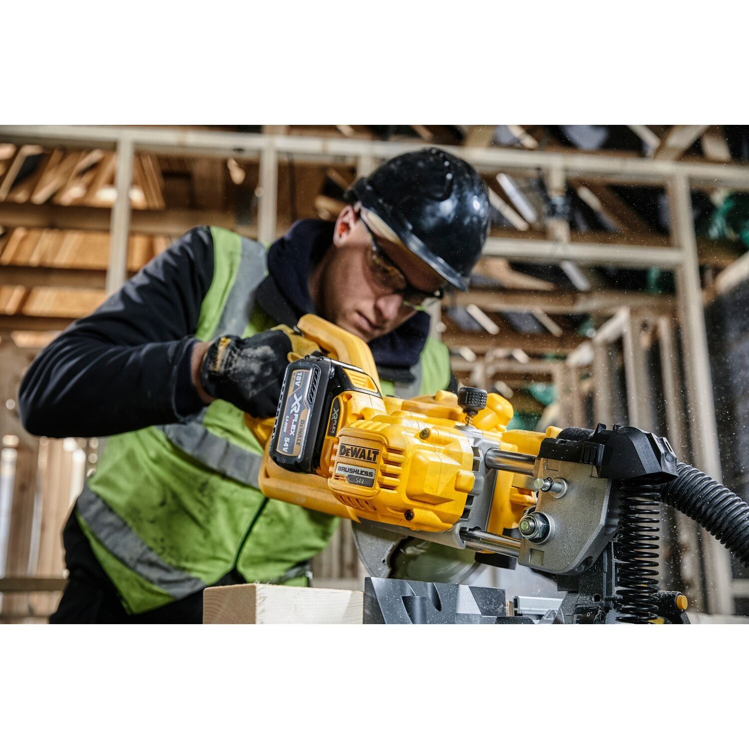 https://api.mastertools.nl/media/catalog/product/cache/4ac98b0d5e81b56bd000310ba88c60e0/e/c/ecomm_medium-dcs777t2_a3.jpg