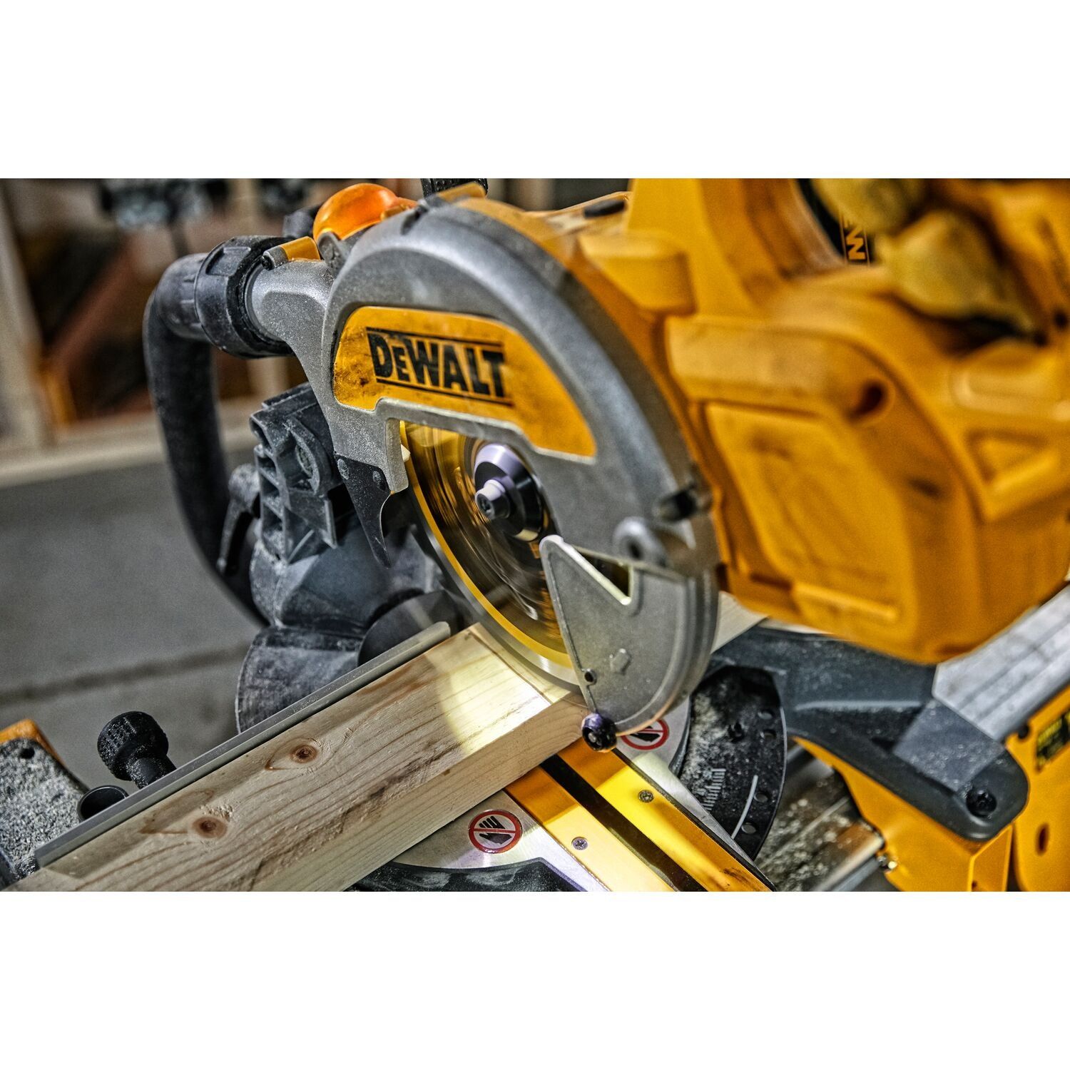 https://api.mastertools.nl/media/catalog/product/cache/4ac98b0d5e81b56bd000310ba88c60e0/e/c/ecomm_medium-dcs777t2_a4.jpg