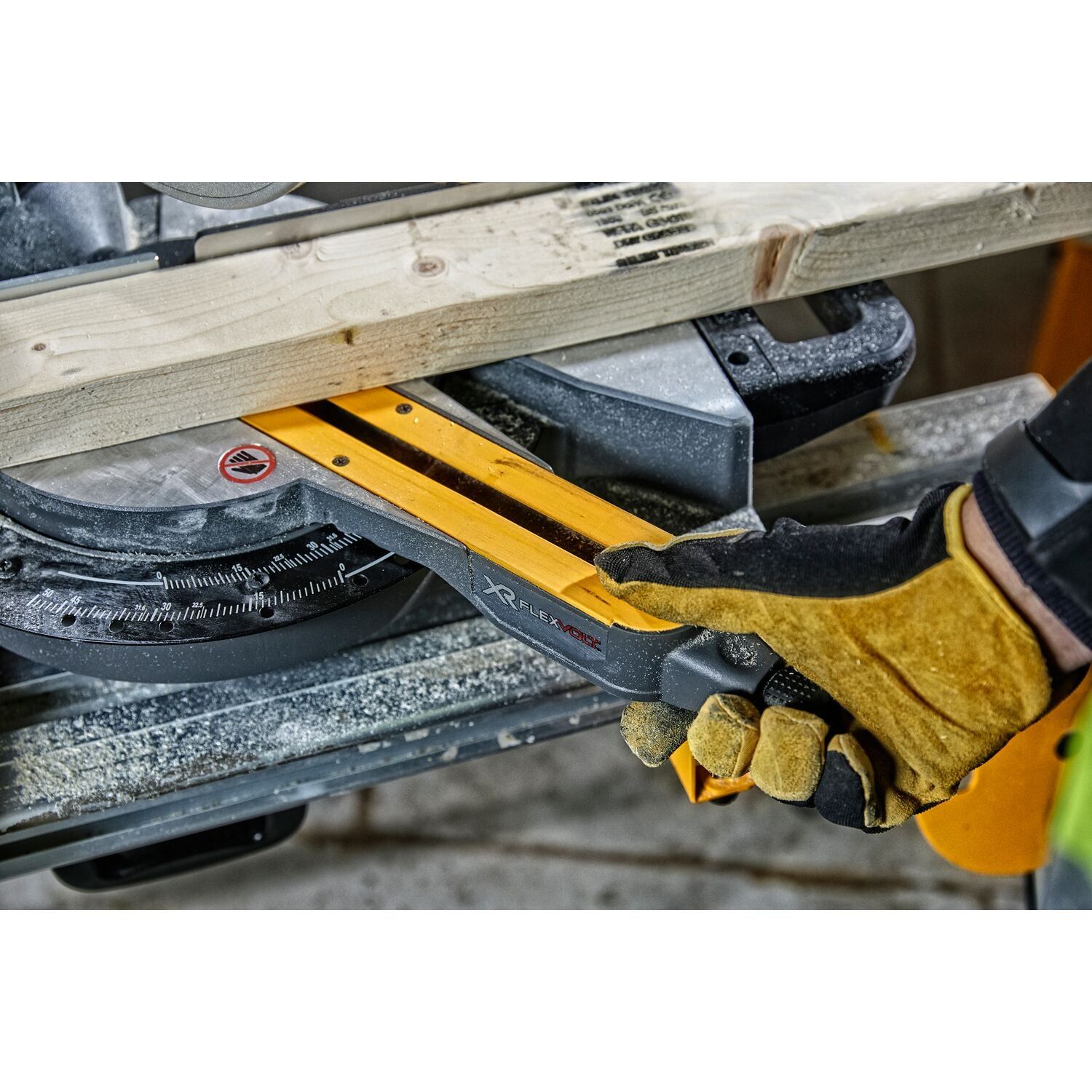 https://api.mastertools.nl/media/catalog/product/cache/4ac98b0d5e81b56bd000310ba88c60e0/e/c/ecomm_medium-dcs777t2_a5.jpg